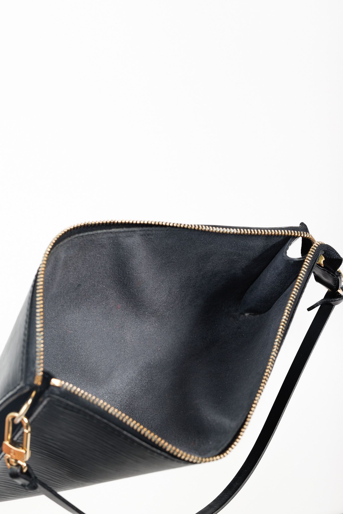 Louis Vuitton Louis Vuitton Black Epi Leather Pochette Bag Size ONE SIZE - 9 Thumbnail