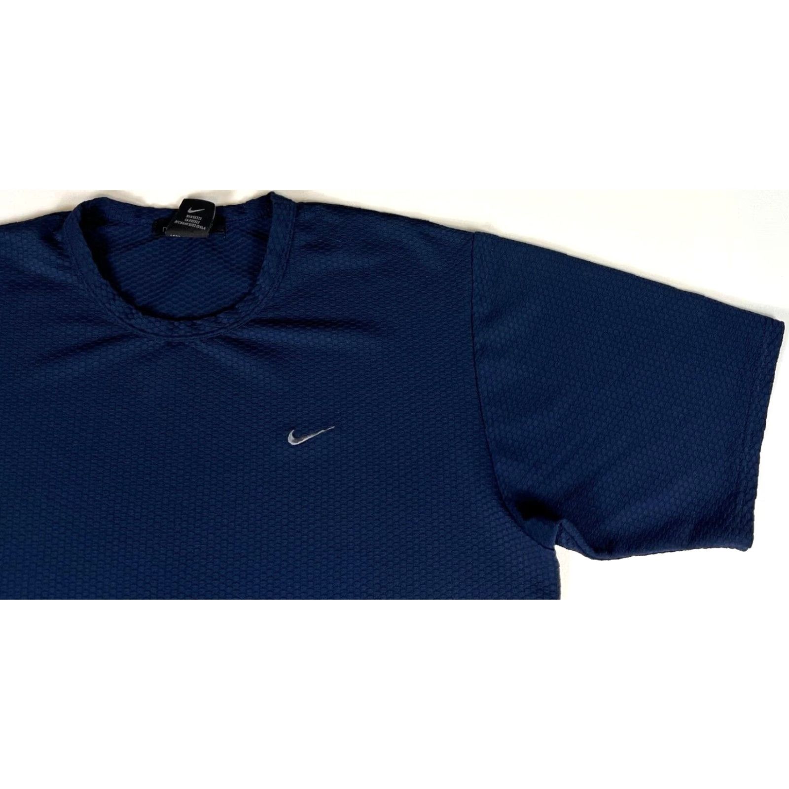 Nike VINTAGE Nike Men's Sphere Performance T-Shirt Short Sleeve Crew Neck Navy Embroidered Swoosh L Men's Shirt 90% Polyester 10% Spandex Size US L / EU 52-54 / 3 - 3 Thumbnail