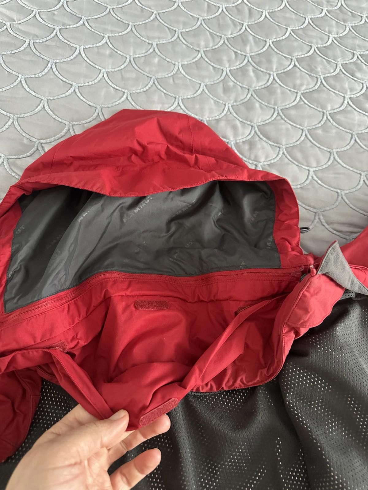 Mammut WOMENS MAMMUT DRYTECH WATERPROOF JACKET RED SIZE XL Size XL / US 12-14 / IT 48-50 - 8 Thumbnail
