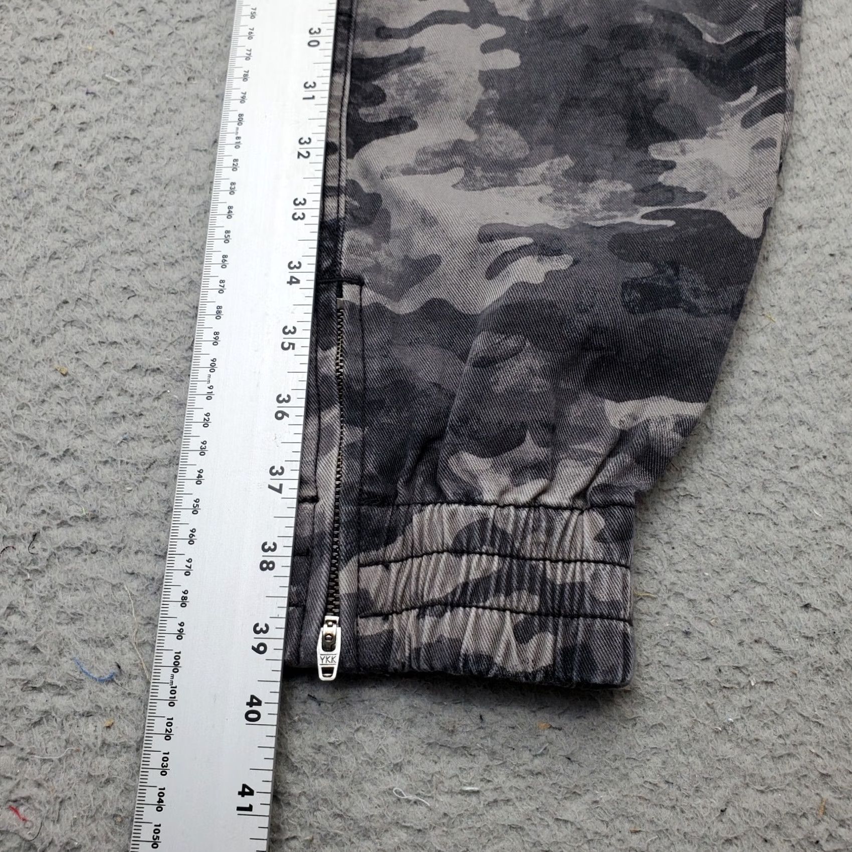 Spanx Spanx Jogger Pants Womens M Multicolor Camouflage Elastic Waist Inseam 26.25" Tapered Front Flat Pockets Casual Pants Mens? Womens Size 32" / US 10 / IT 46 - 3 Thumbnail