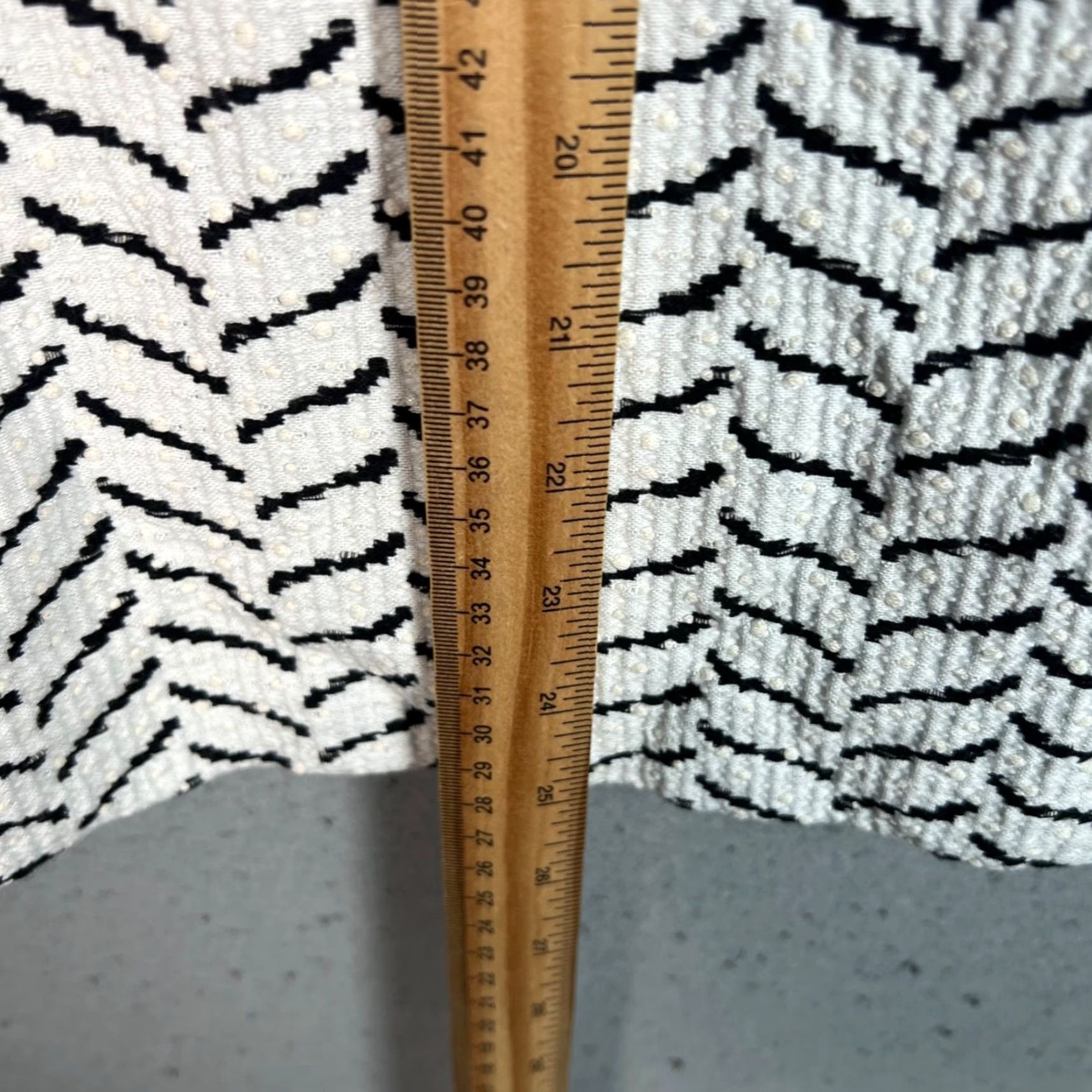 AYR AYR Womens Dress Mini Chevron Textured Black White Sleeveless Casual Size 2 Adult Womens 2 White Chevron Mini Dress AYR Women’s Apparel Size XS / US 0-2 / IT 36-38 - 4 Thumbnail