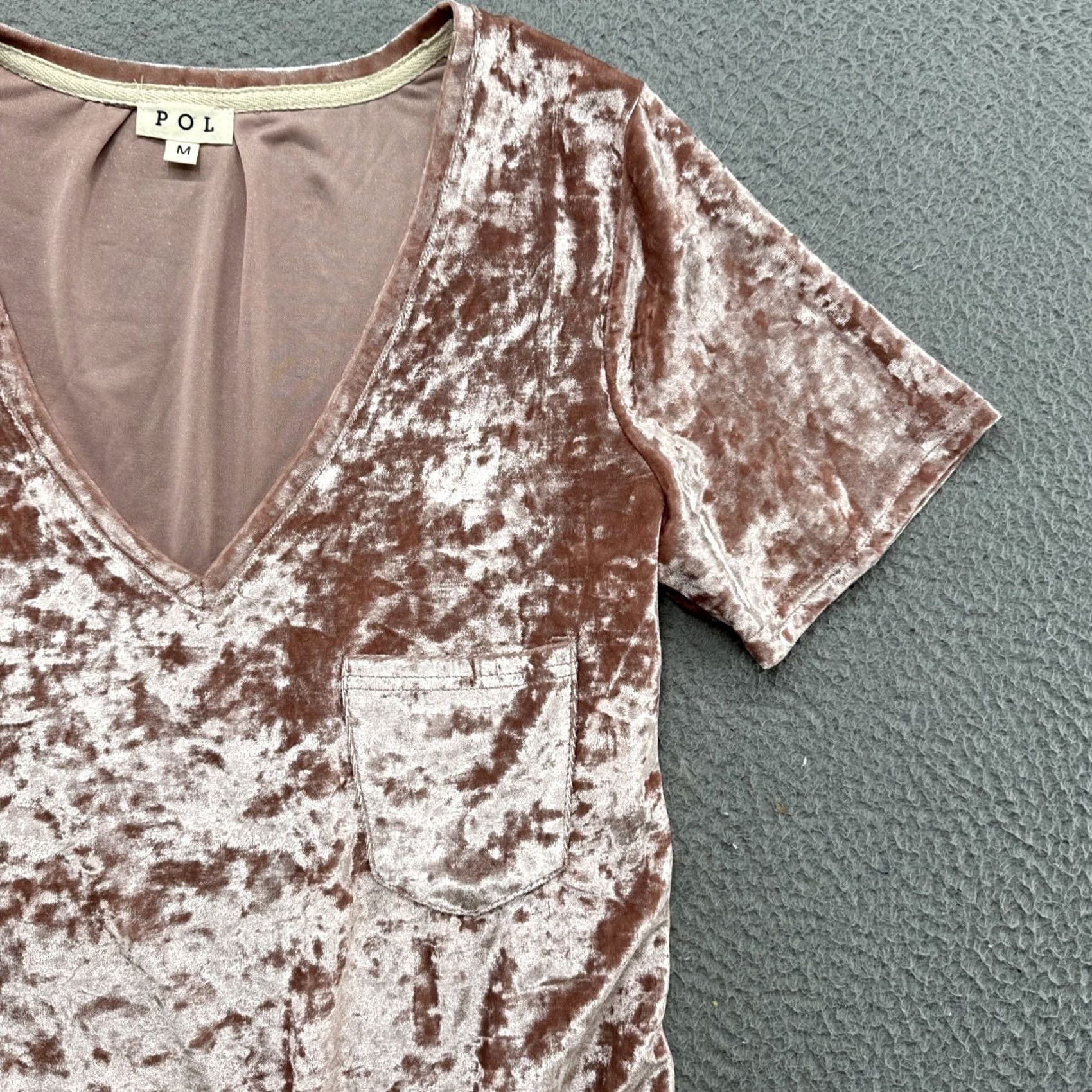 Vintage POL T-Shirt Women’s Pink Velour Front Pocket V-Neck Short Sleeve Pullover Regular Medium Velvet Pocket Tunic 90s? (adjusted) Size M / US 6-8 / IT 42-44 - 2 Thumbnail