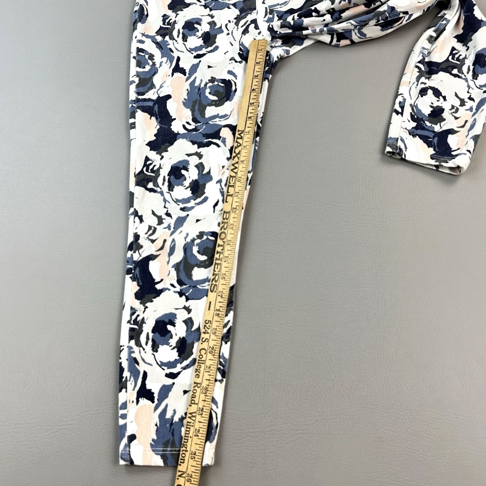 Spanx Spanx Jeani-ish Leggings Womens Large Blue Floral High Rise Shaping Stretch Jeans Style Jegging Fall Spring Summer Winter Women Size 36" / US 14 / IT 50 - 2 Thumbnail