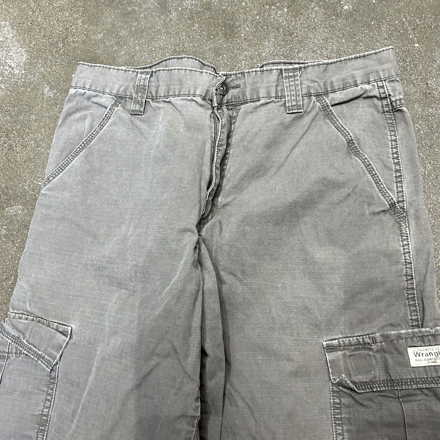 Wrangler Wrangler Cargo Pants Mens 36 Regular Gray Relaxed Straight Leg Workwear Casual Pants Size US 36 / EU 52 - 2 Thumbnail