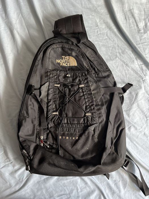 North face striker deals sling bag