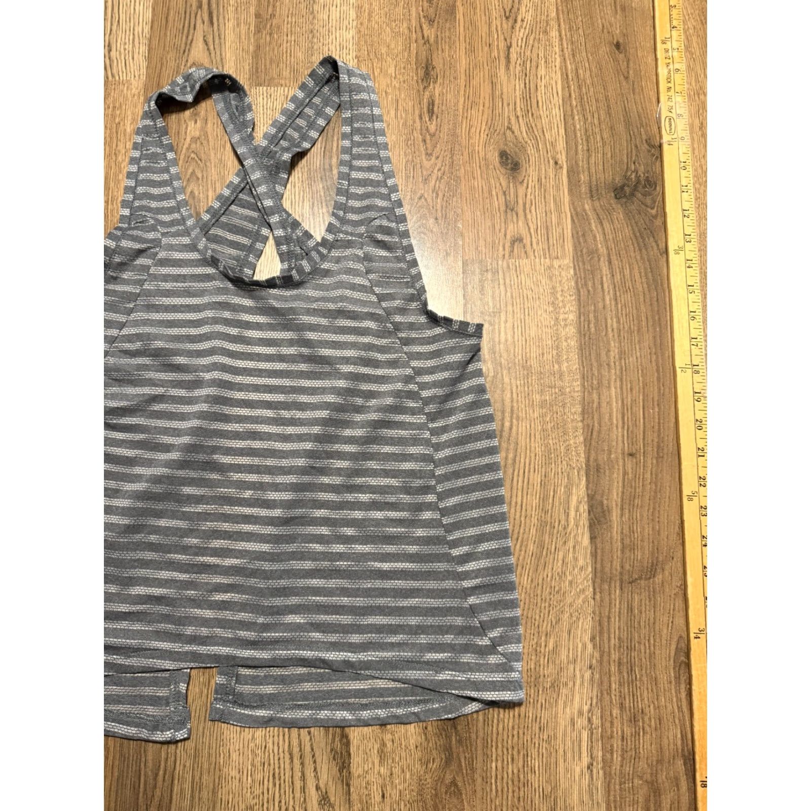 Vintage Zyia Active Shirt Women's Medium Gray Striped Open Back Tank Top Activewear Size M / US 6-8 / IT 42-44 - 4 Thumbnail