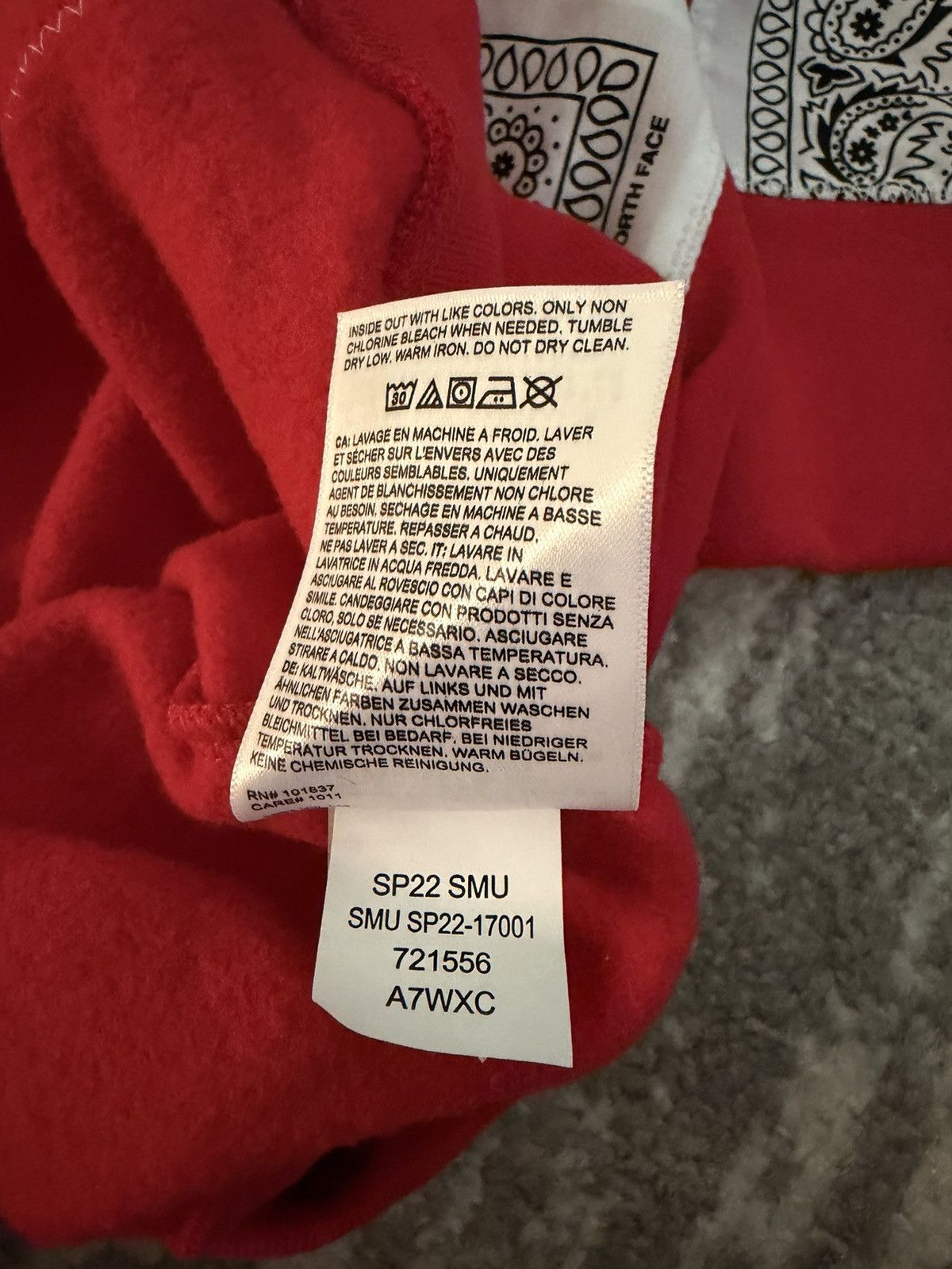 Supreme × The North Face Supreme x The North Face Bandana Hoodie Red Size Medium Size US M / EU 48-50 / 2 - 13 Thumbnail