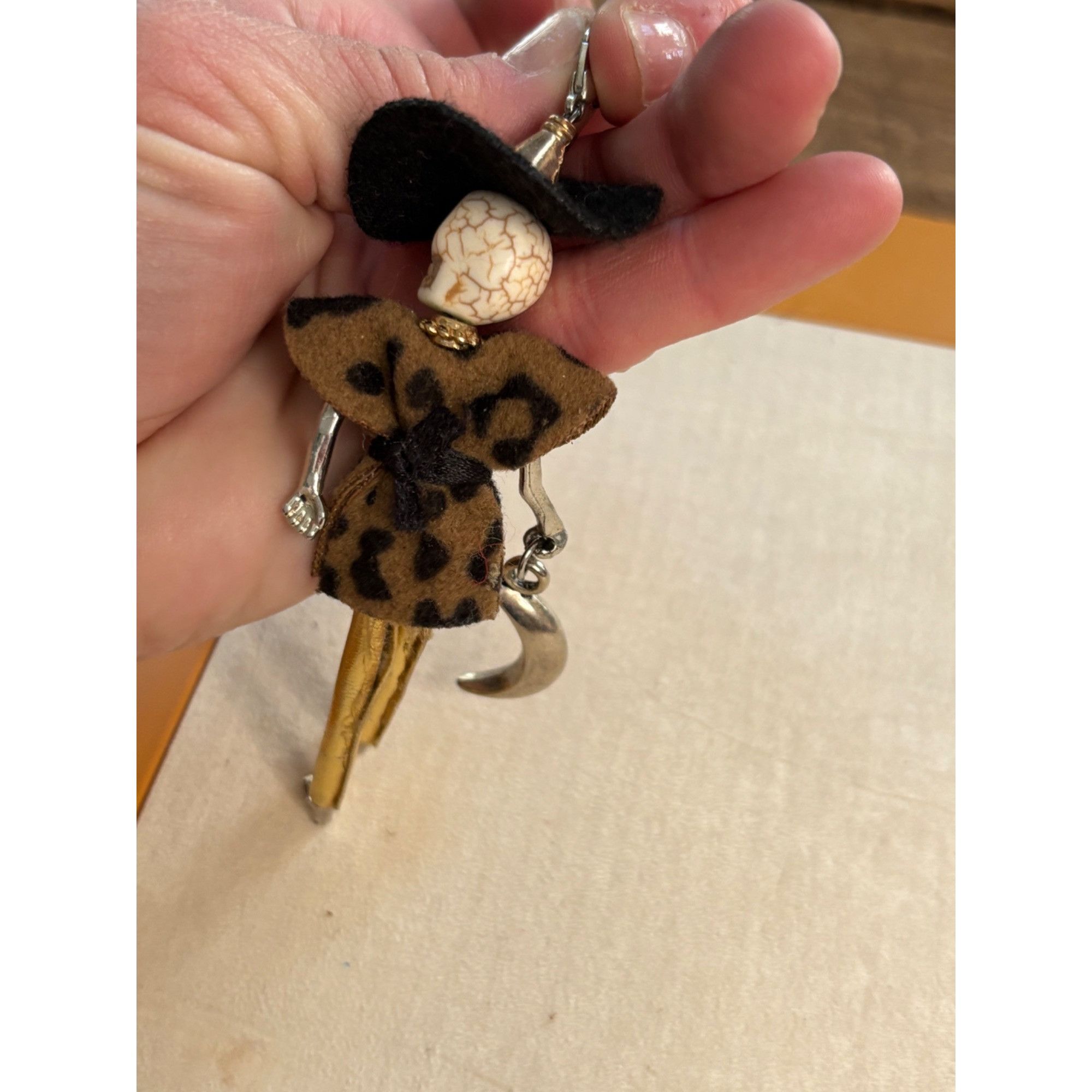 Other Leopard Print Skeleton Keychain Pendant With Felt Hat & Gold Size ONE SIZE - 3 Thumbnail