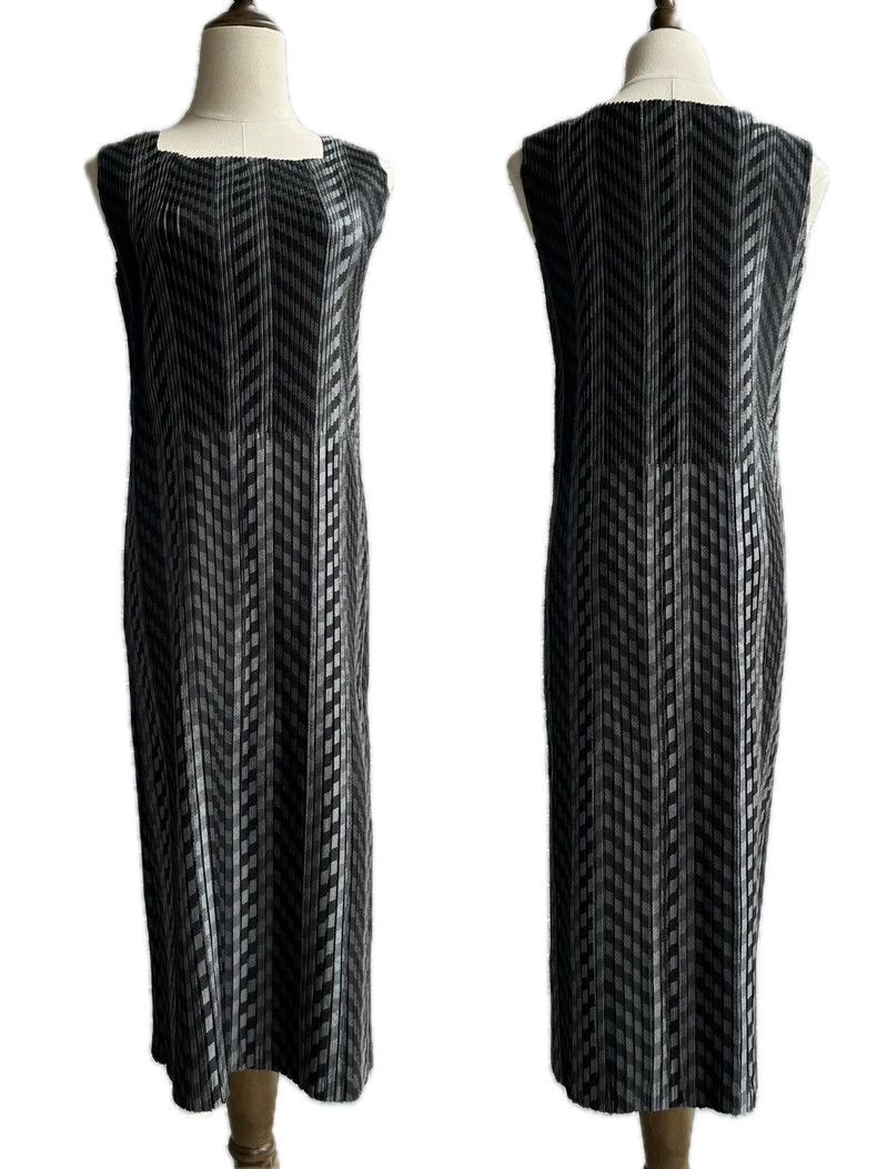 Issey Miyake Issey Miyake size:3 Black mainline dress Size S / US 4 / IT 40 - 1 Thumbnail