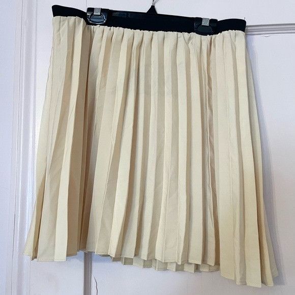 Other Willow & Clay Pleated Mini Skirt Size L NWT Size 32" / US 10 / IT 46 - 1 Thumbnail
