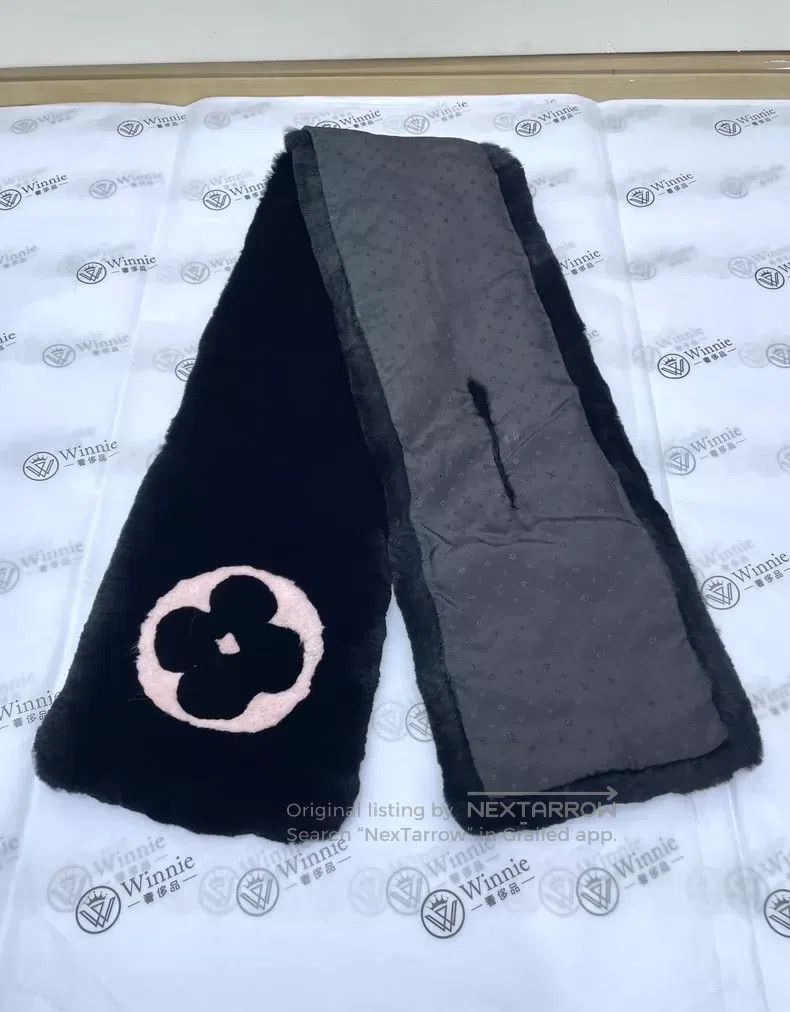 Louis Vuitton Black and pink jacquard logo fur scarf