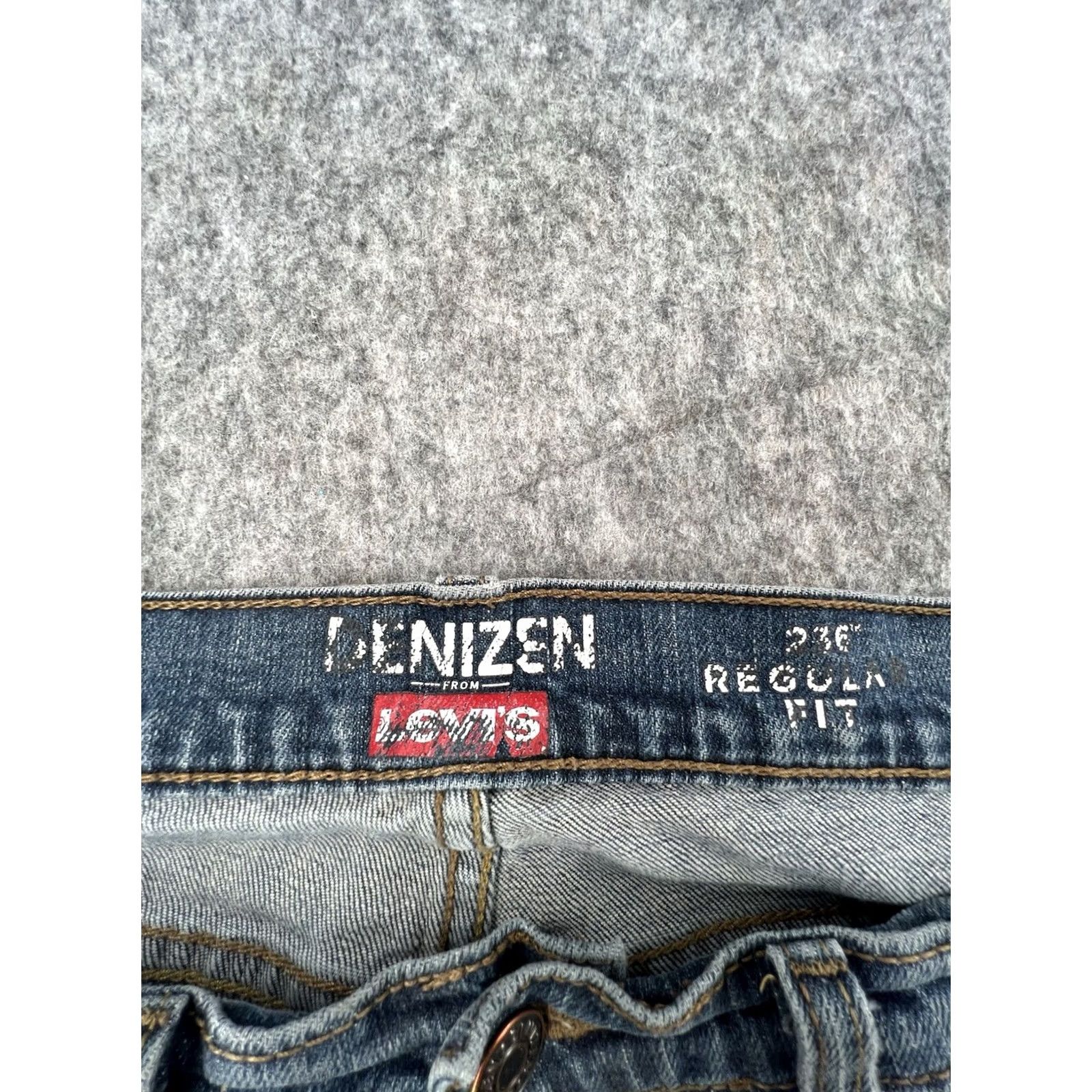 Levi's Levi's Jeans Men Relaxed Fit Distressed 5-Pocket Denim Blue Size 34x32 Regular 34in Inseam Workwear Vintage: No Size US 34 / EU 50 - 4 Thumbnail