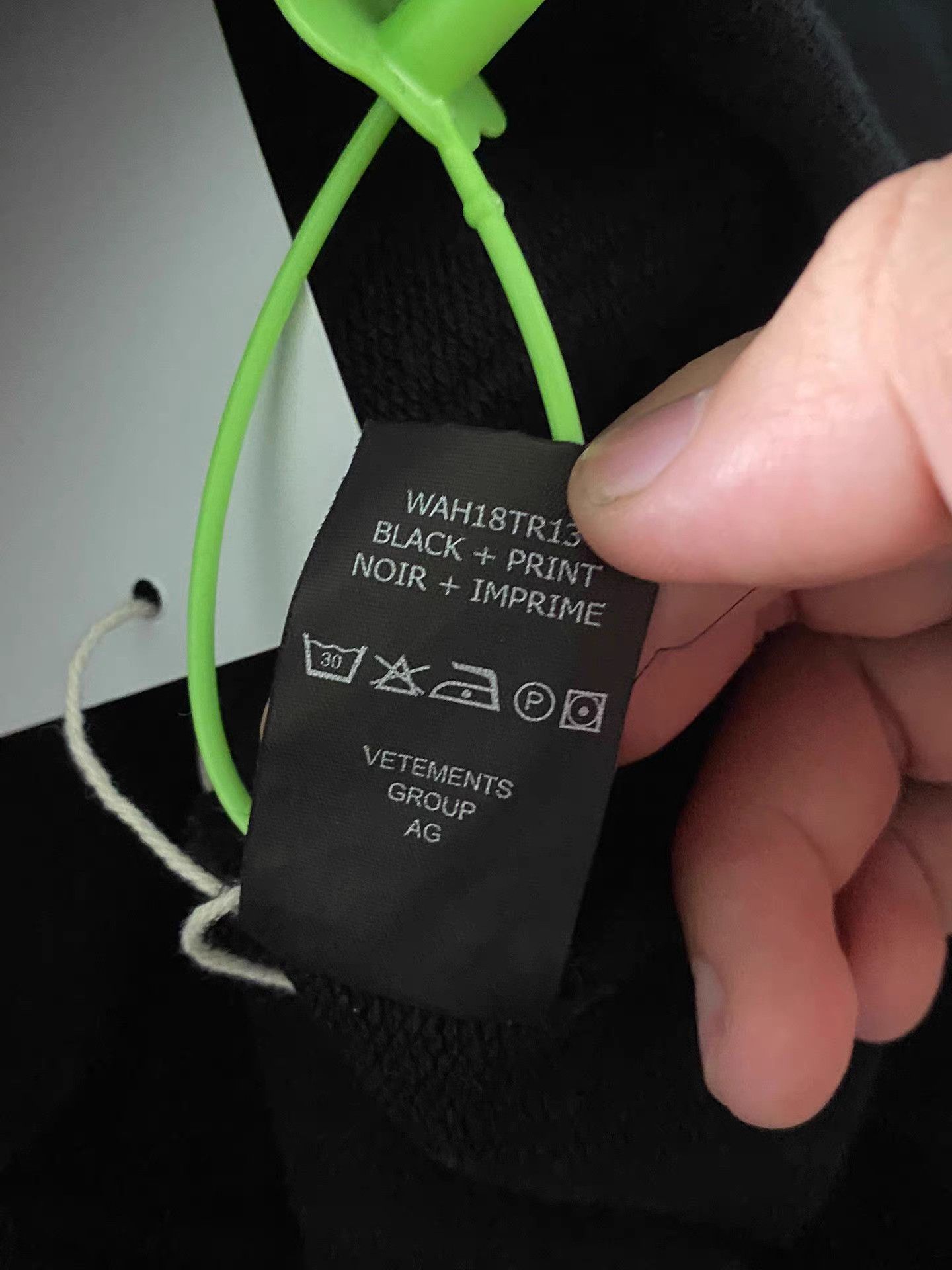 Vetements Vetements 18SS Blood Drop Sanskrit heavyweight hoodie Size US M / EU 48-50 / 2 - 8 Thumbnail