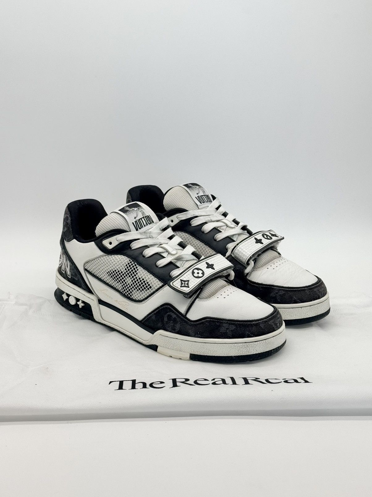 Louis Vuitton Size 9 - Louis Vuitton Trainer Low Strap Black Size US 9 / EU 42 - 1 Thumbnail