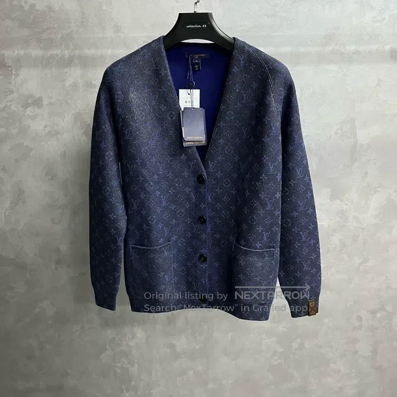 Louis Vuitton Louis Vuitton Navy Solid V-Neck Cardigan Sparkle Print Loo Size US S / EU 44-46 / 1 - 1 Thumbnail