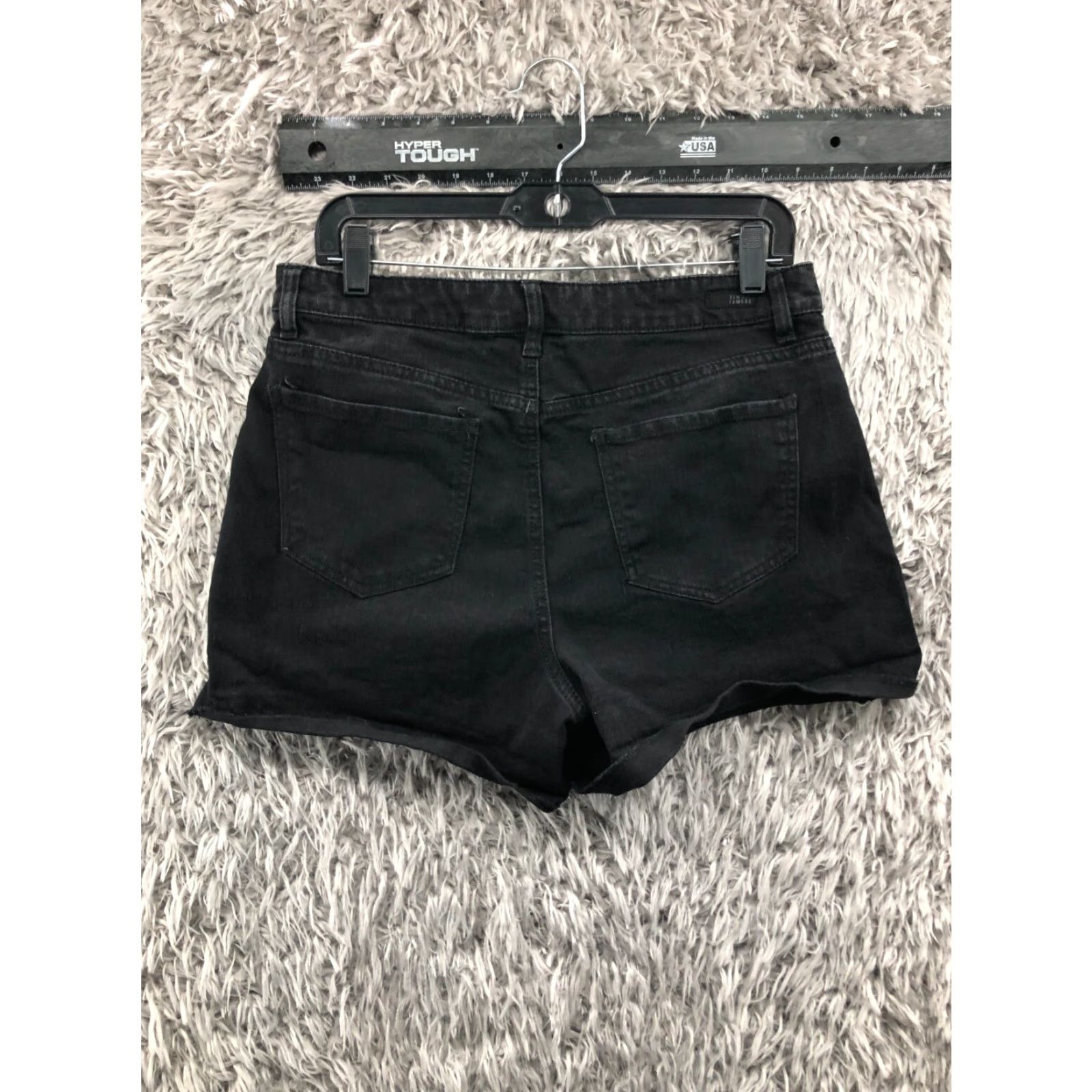 Almost Famous VINTAGE Almost Famous Dark Wash Black 2.0 Inseam 2.0 Denim 30 In Waist Juniors Size 13 Mid Rise Shorts Womens/Teenagers Right? Size 34" / US 12 / IT 48 - 4 Thumbnail