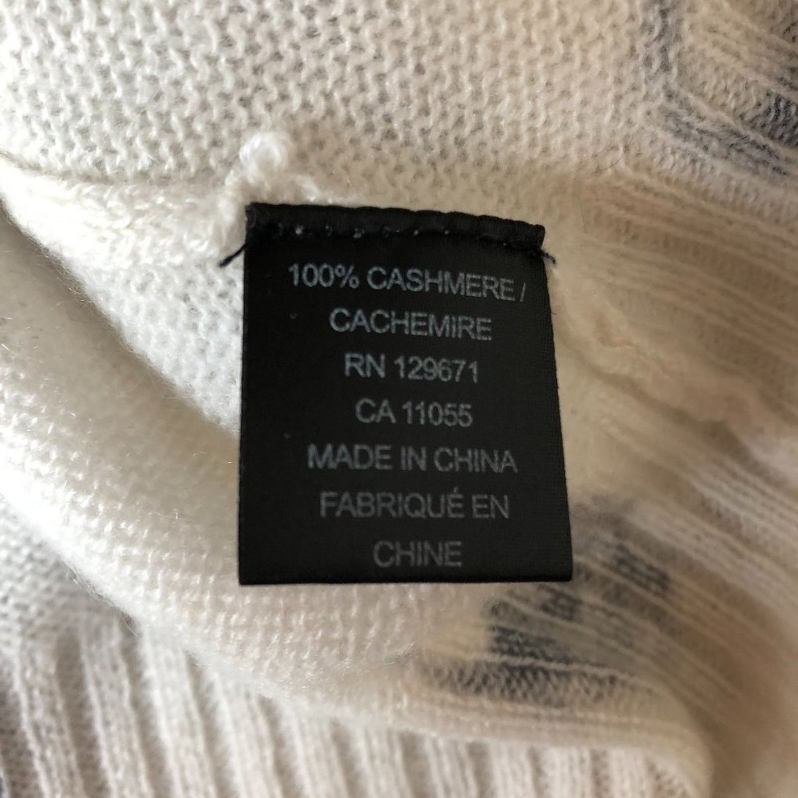 360Cashmere V-Neck Skull Print Cashmere Sweater from 360 Cashmere Size S / US 4 / IT 40 - 6 Thumbnail