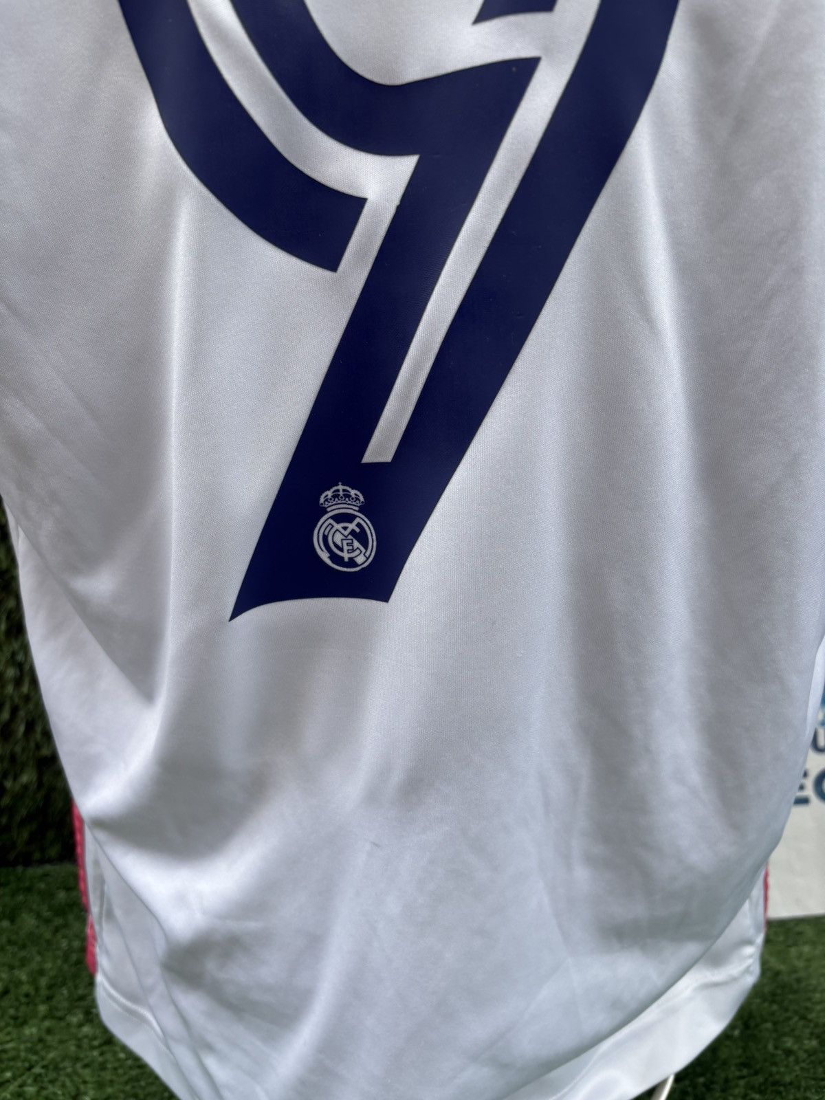Adidas Real madrid benzema jersey Size US S / EU 44-46 / 1 - 3 Thumbnail