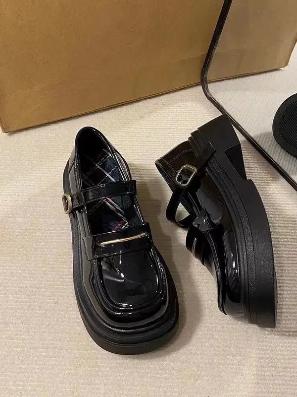 Vintage black patent leather Mary Jane shoes