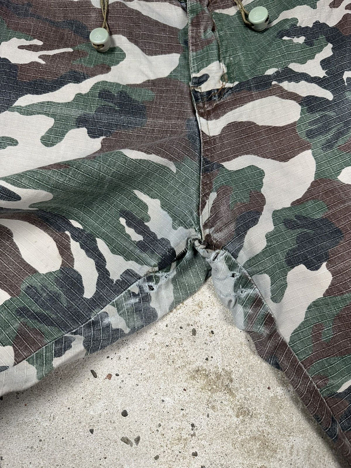 Other Vintage Y2K Washed Camo Distressed Baggy Cargo Pants Size US 30 / EU 46 - 8 Thumbnail
