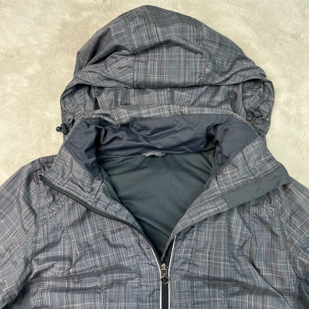 Lululemon Lululemon Full Zip Hooded Jacket Vented Plaid Womens Size 8 Size M / US 6-8 / IT 42-44 - 4 Thumbnail