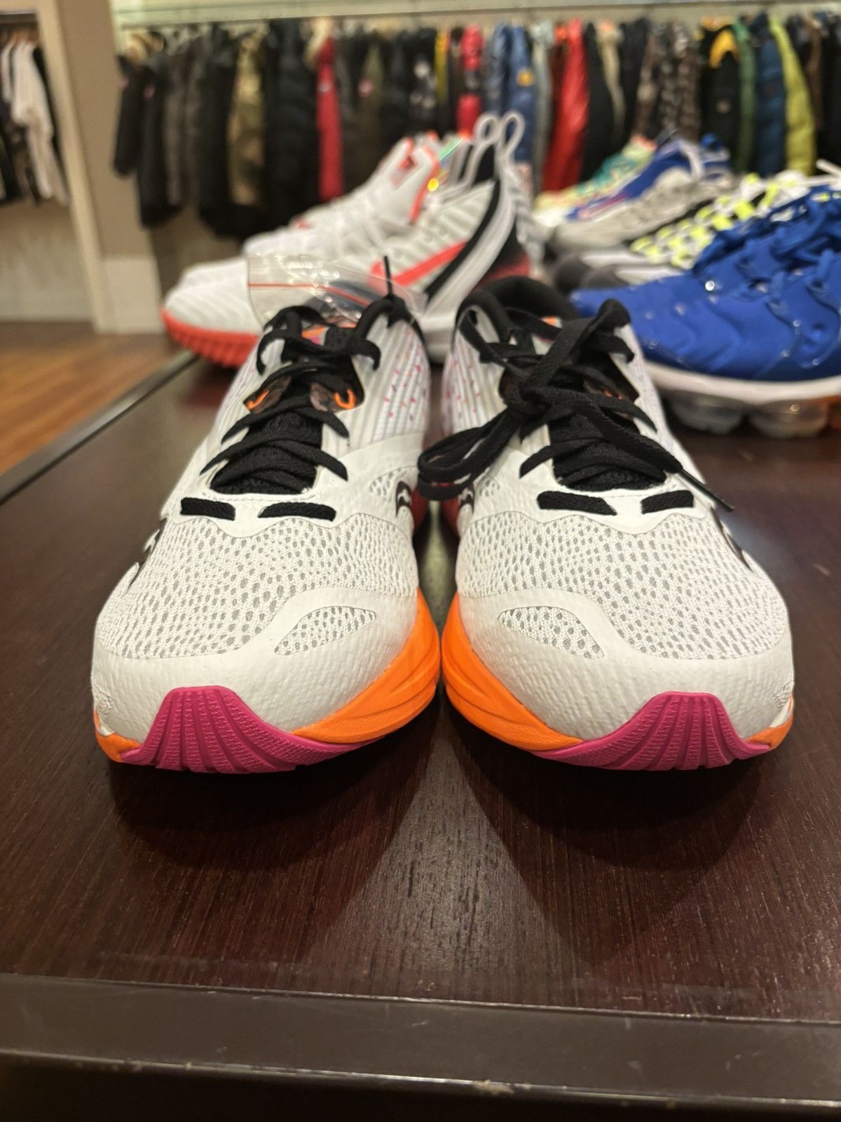 Saucony Saucony Kinvara 9 Dunkin Donuts Boston Marathon Size US 11 / EU 44 - 6 Thumbnail
