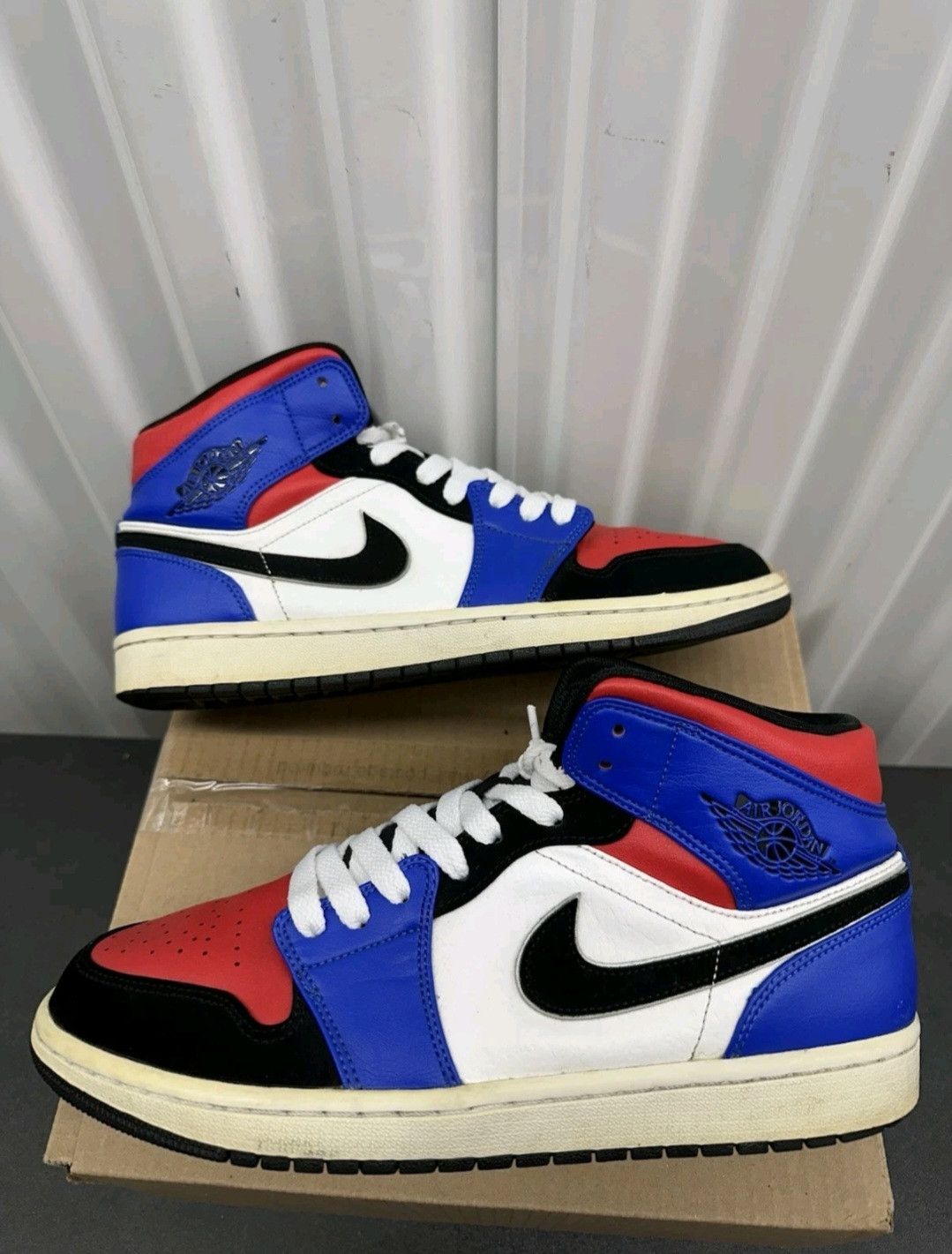 Jordan Brand Nike Air Jordan Retro 1 Mid Top 3 554724124 Size 10.5 Men Size US 10.5 / EU 43-44 - 3 Thumbnail