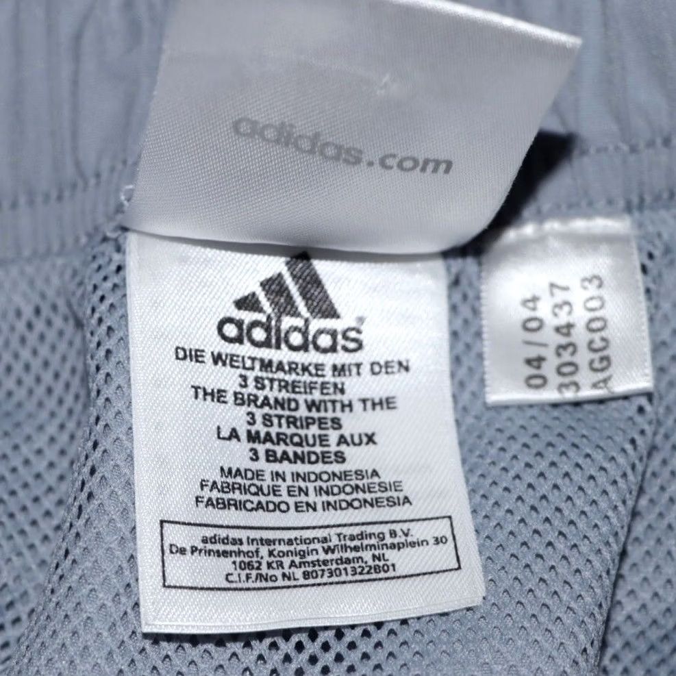 Adidas VINTAGE Adidas Shorts Male S Grey Navy Casual / Swim 2004 Retro Used Size US 29 - 6 Thumbnail