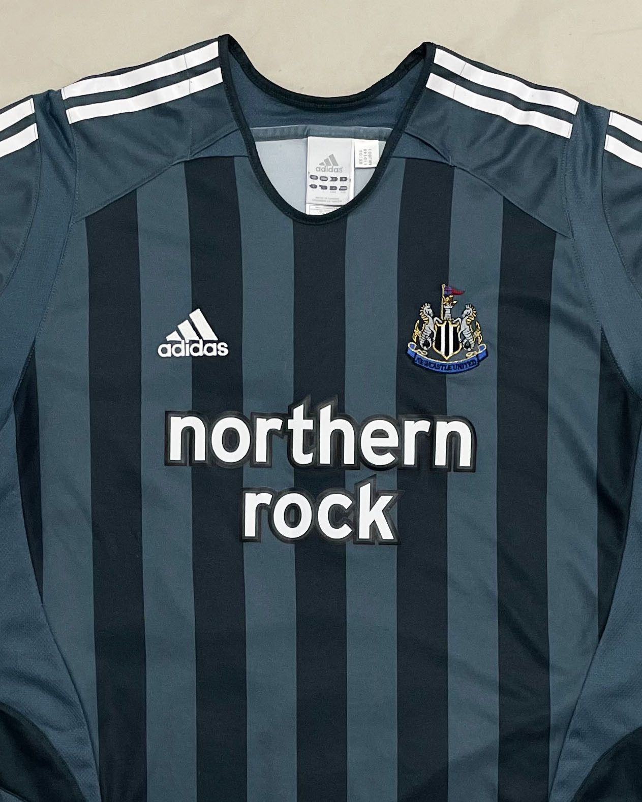 Adidas Newcastle United Away Kit 2005 2006 Size US L / EU 52-54 / 3 - 3 Thumbnail