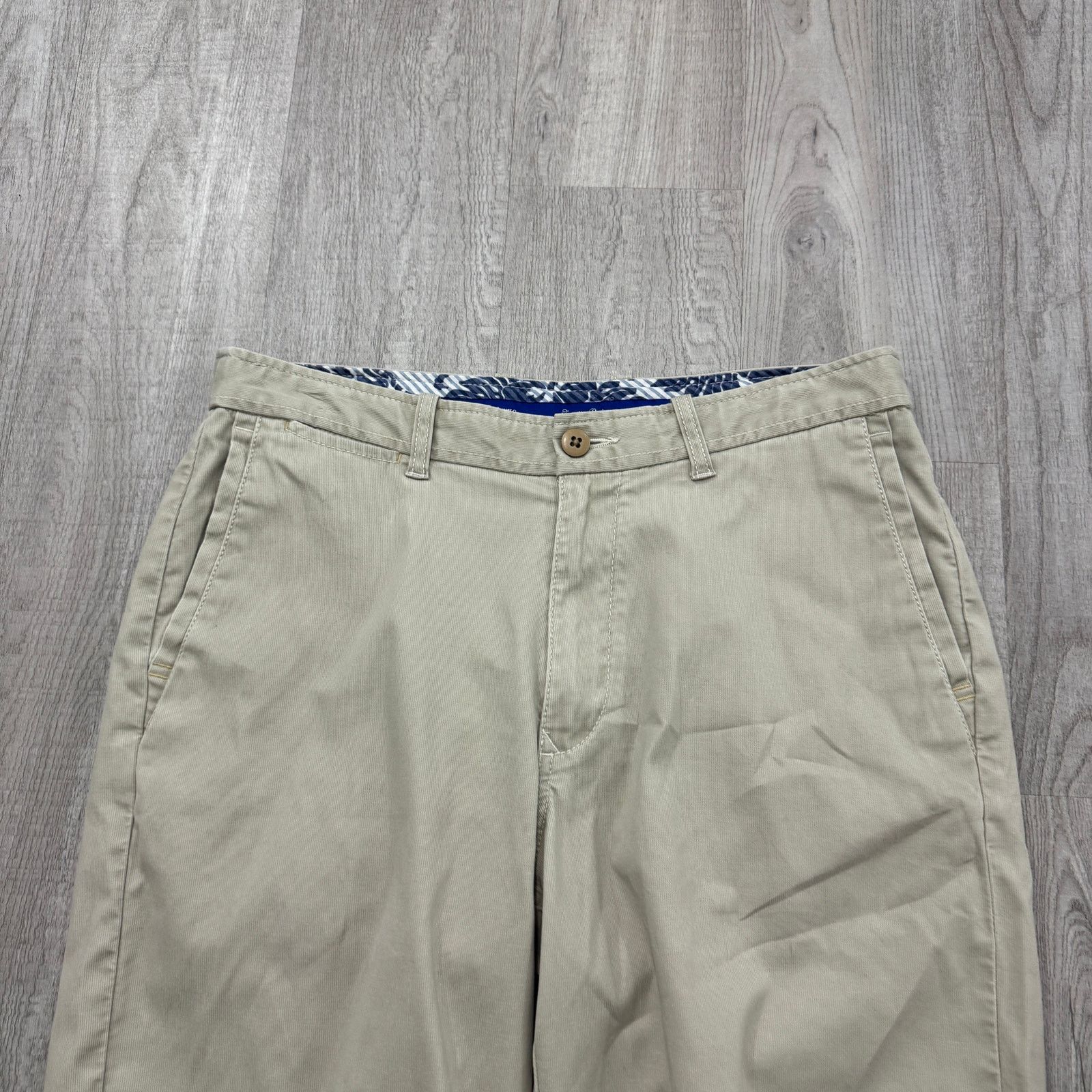 Tommy Bahama Tommy Bahama Chino Shorts Men's 33 Beige 11" Inseam Golf Size US 33 - 2 Thumbnail