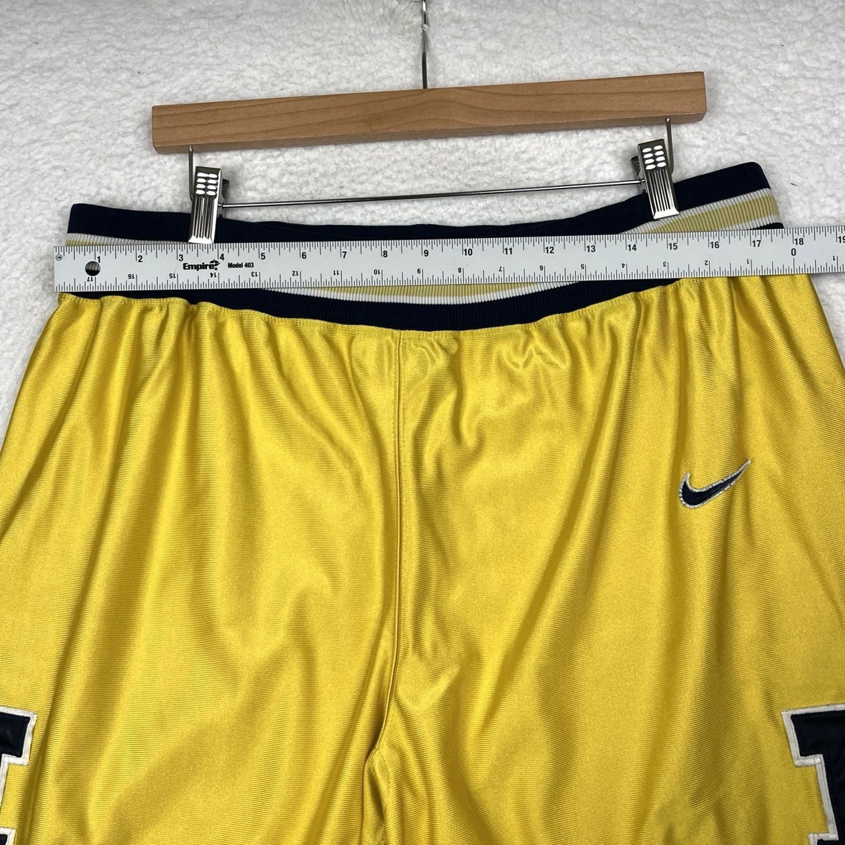 Nike VINTAGE Nike Shorts Mens L Yellow 90s University Michigan Wolverines Fab Basketball Large Size US 33 - 3 Thumbnail