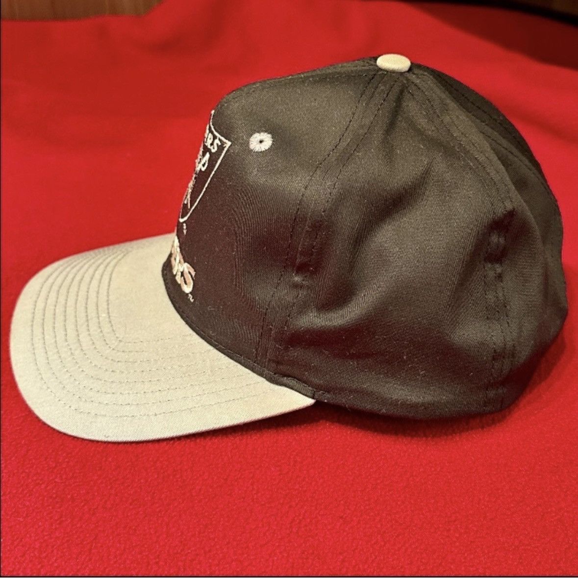 Vintage VINTAGE 1990s OAKLAND LA RAIDERS BASEBALL CAP SNAPBACK Size ONE SIZE - 4 Thumbnail