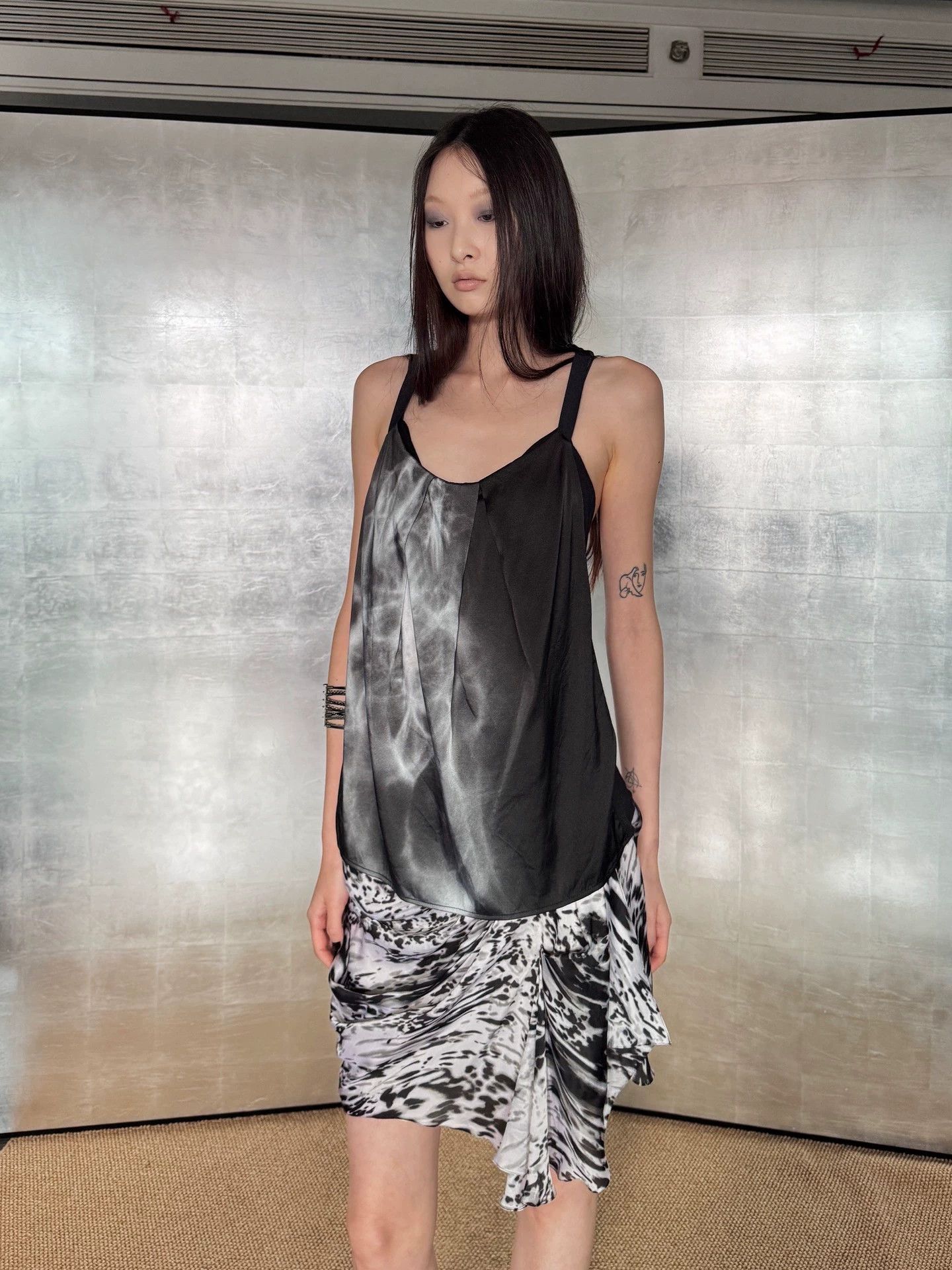Balenciaga Balenciaga Vintage Printed Silk Pleated Skirt 38 Size 26" / US 2 / IT 38 - 7 Thumbnail