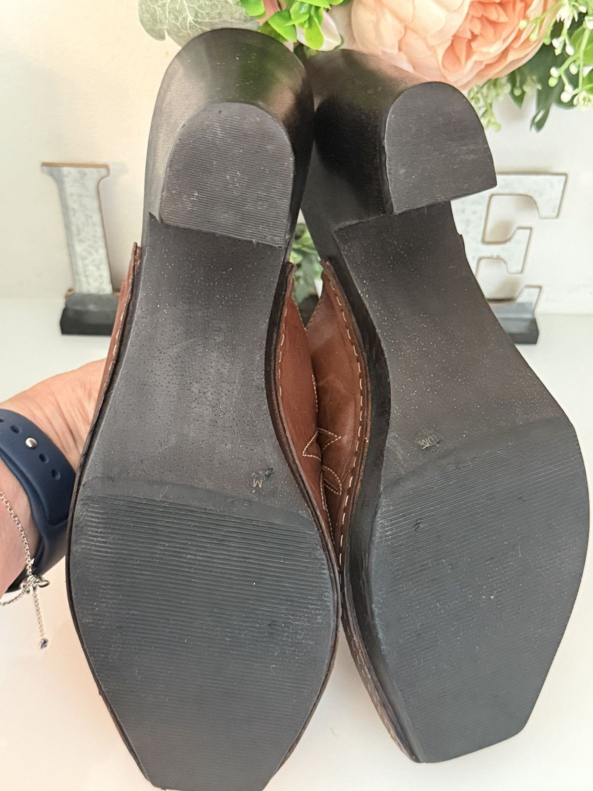 Vintage Gianni Bini Brown Tooled Leather Clogs/Mules 9.5 Western Sq Size US 9.5 / IT 39.5 - 3 Thumbnail