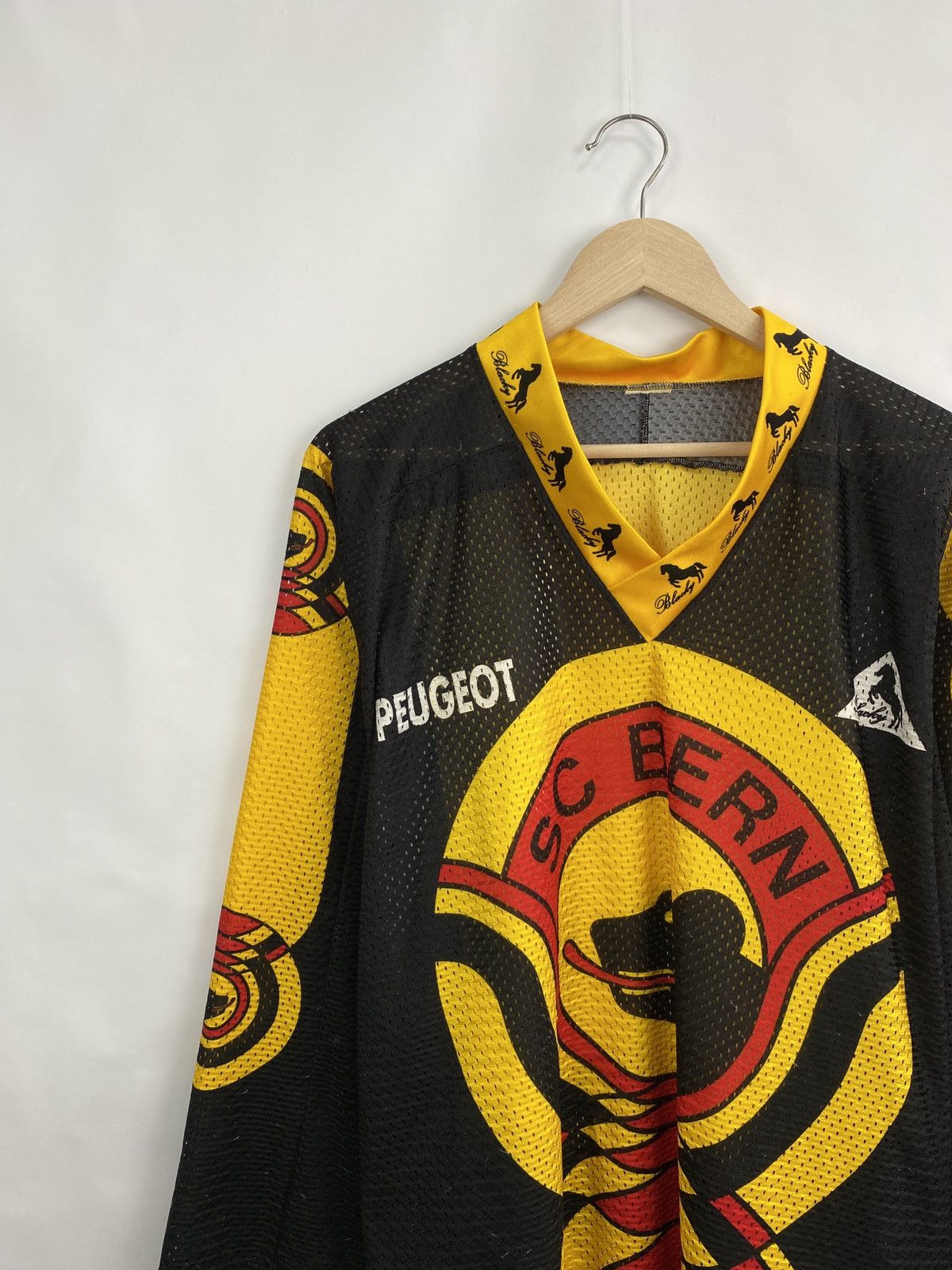 NHL 🇨🇭 Vintage 90s SC Bern Switzerland Hockey Jersey Peugeot Size US M / EU 48-50 / 2 - 2 Thumbnail