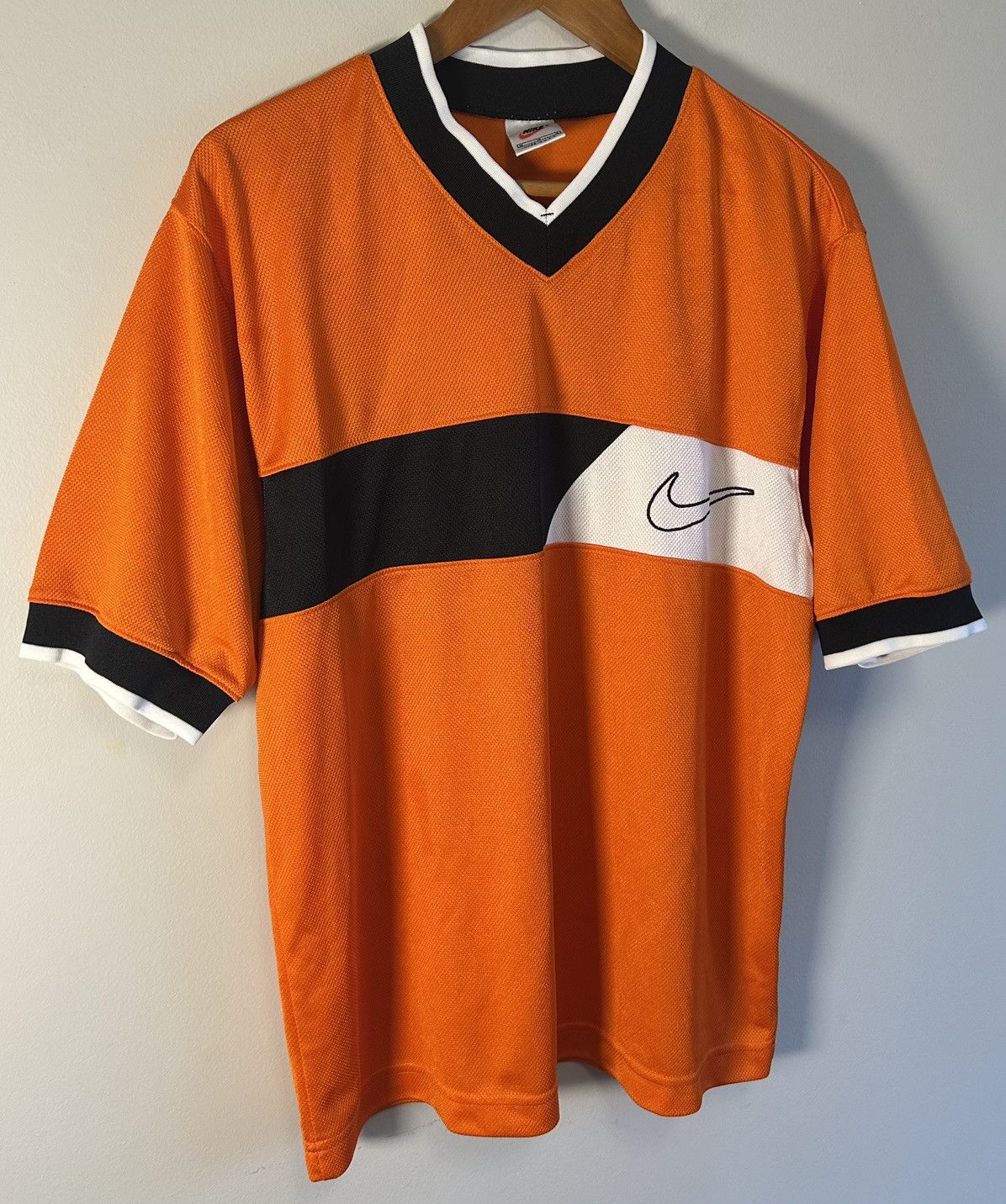 Nike Vintage Nike Shirt Orange Black Swoosh Athletic USA 90s Size US M / EU 48-50 / 2 - 3 Thumbnail