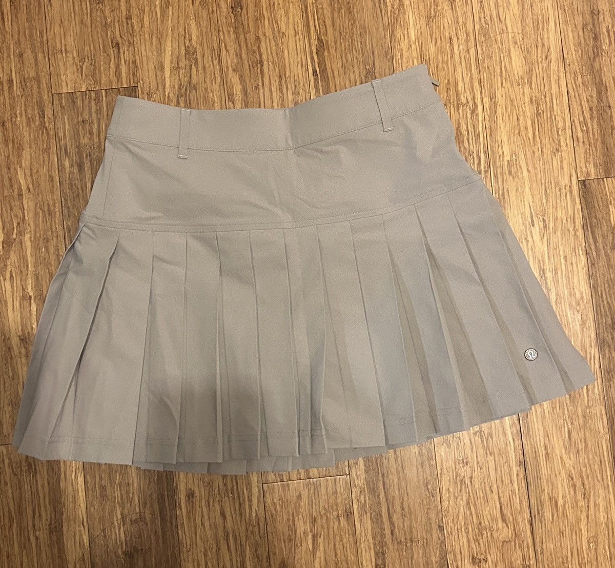 Lululemon Lululemon Drop-Waist Pleated High-Rise Golf Skirt size 27 Size 27" / US 4 / IT 40 - 5 Thumbnail
