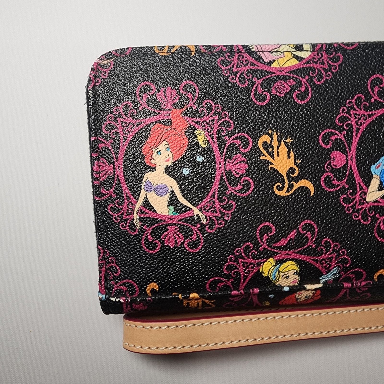 Dooney & Bourke Disney Dooney & Bourke 2017 Princess Marathon Zip Wallet Size ONE SIZE - 6 Thumbnail
