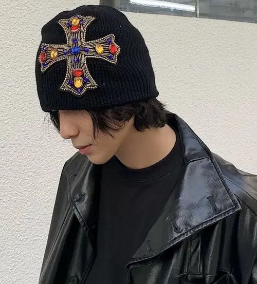 Japanese Brand Outdoor retro huge rhinestone cross knitted beanie hat Size ONE SIZE - 3 Thumbnail
