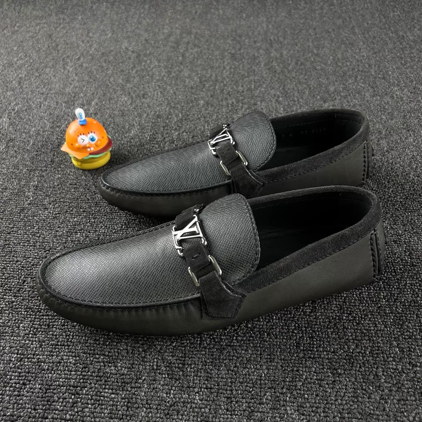 Louis Vuitton Louis Vuitton black big logo strap moccasins men's 40 Size US 7 / EU 40 - 1 Thumbnail