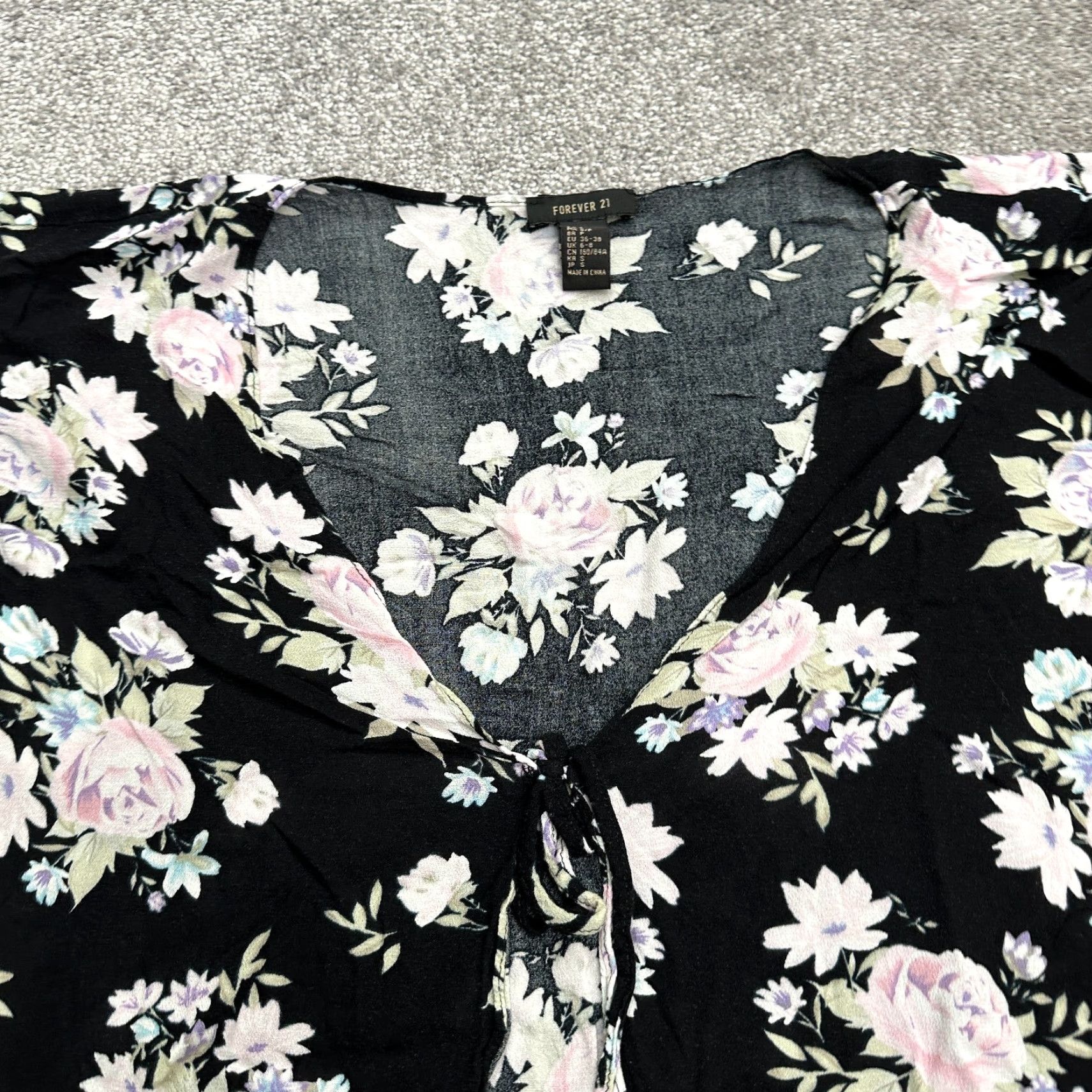 Forever 21 FOREVER 21 Cover Up Top Womens Small Black Floral Tie Front Short Sleeve Casual Size S / US 4 / IT 40 - 3 Thumbnail