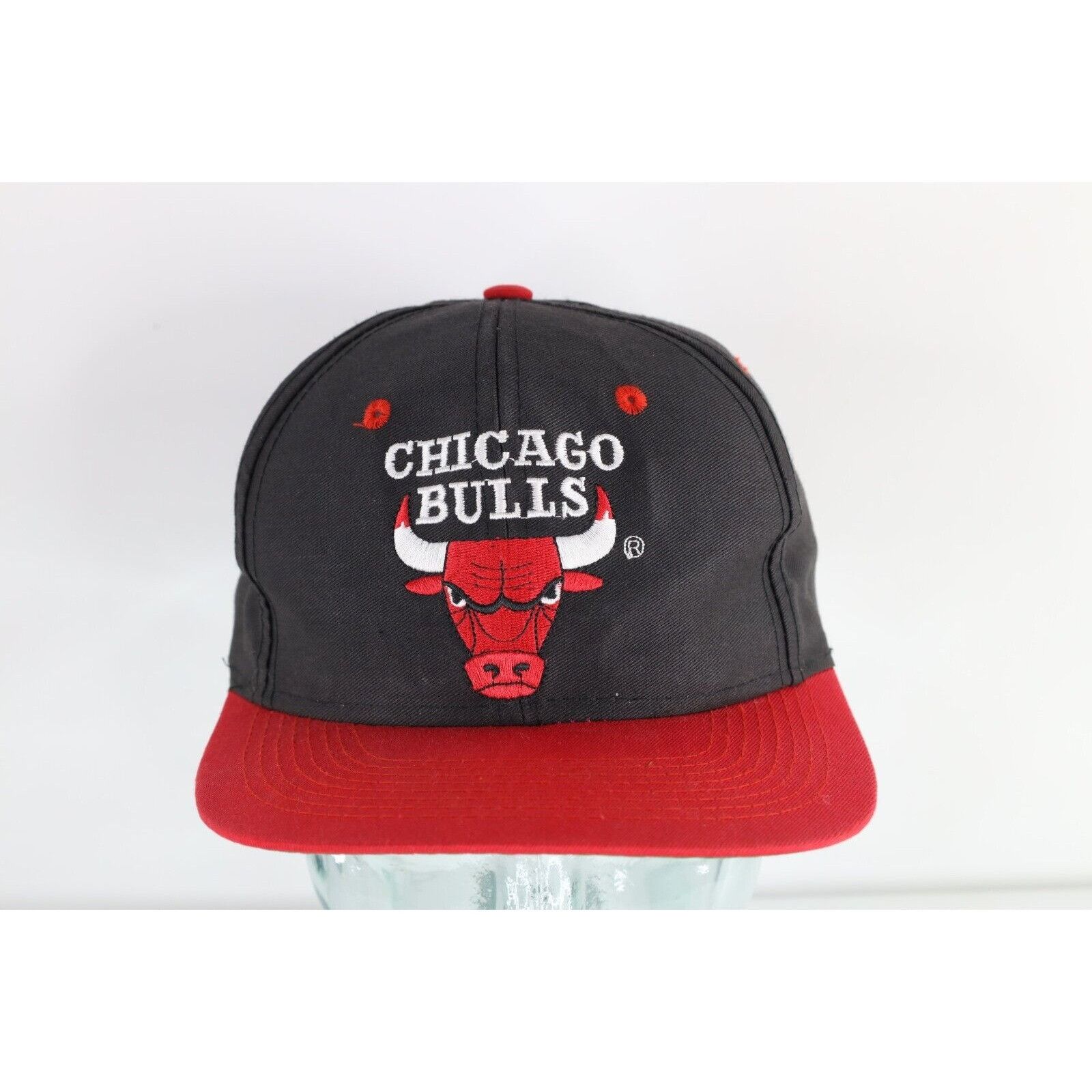 Vintage Vintage 90s Chicago Bulls Basketball Plain Logo Snapback Hat Size ONE SIZE - 1 Thumbnail