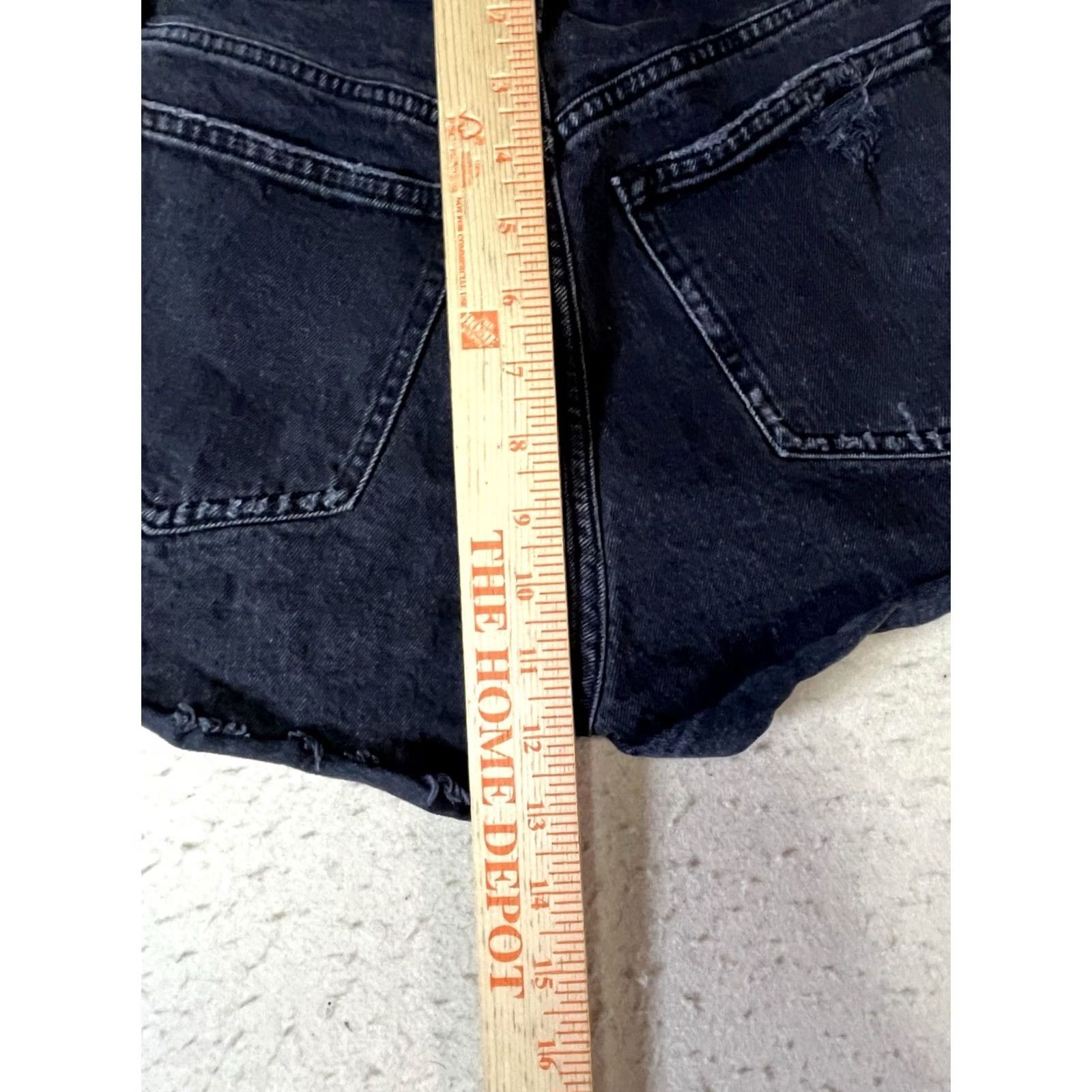 Abercrombie & Fitch Abercrombie & Fitch The Mom Short High Rise Black Denim Cutoff Shorts Size 25/0 Womens Regular 5-Pocket Grunge Casual Streetwear Size 42" / US 20 - 4 Thumbnail