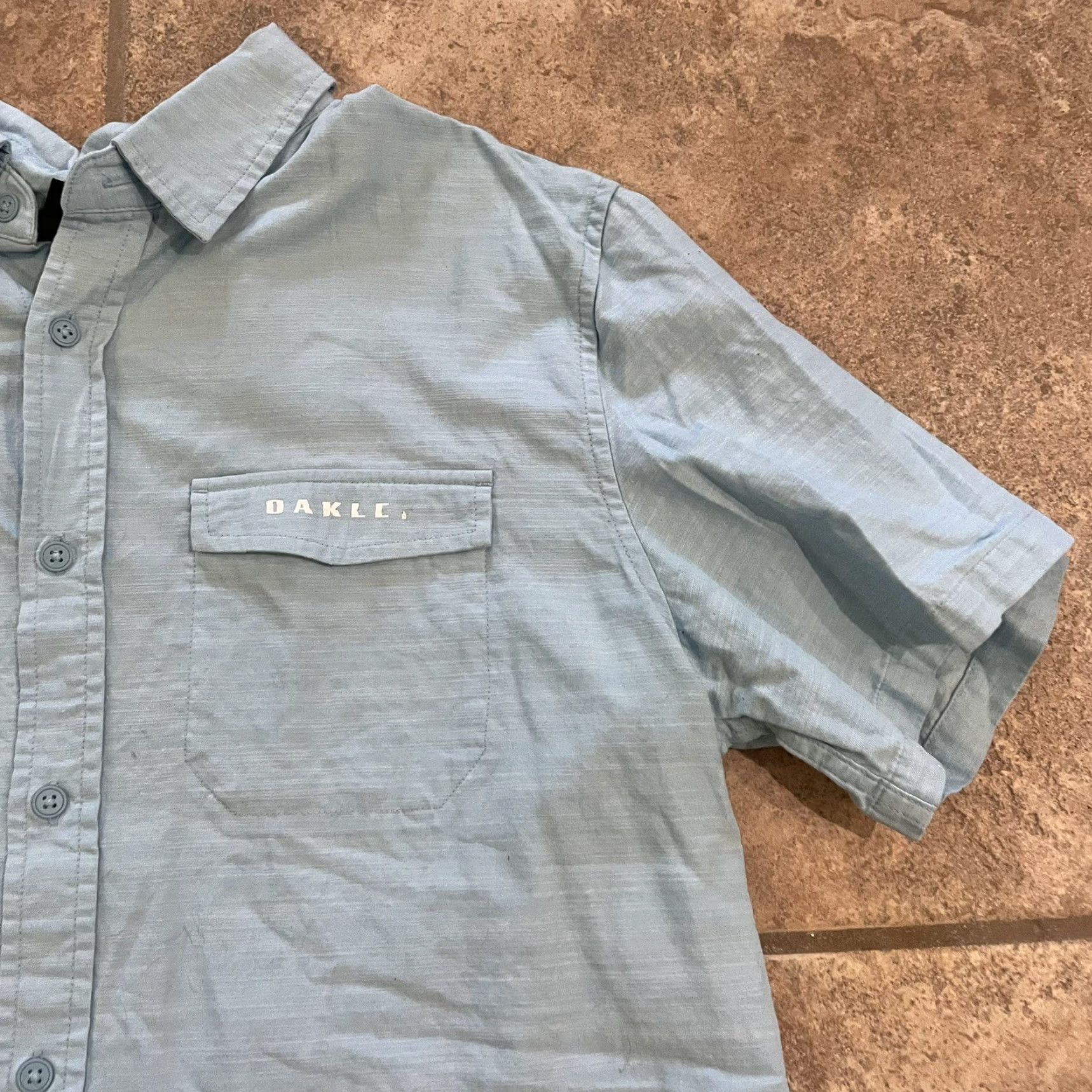 Oakley Oakley Shirt Mens L Light Blue Short Sleeve Button-Down Regular Fit Button-Up Blues Short Sleeve Shirt Size US L / EU 52-54 / 3 - 2 Thumbnail