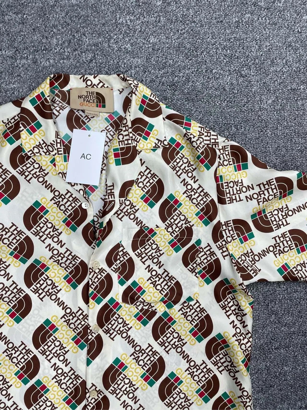 Gucci Gucci x The North Face Printed Short-Sleeve Shirt. Size US M / EU 48-50 / 2 - 2 Thumbnail