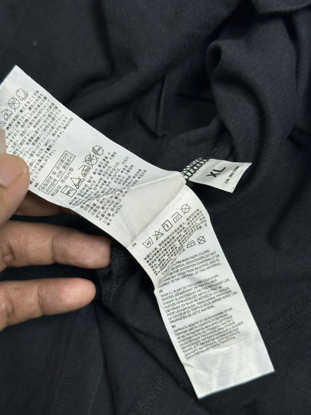 Undercover × Uniqlo undercover x uniqlo skull art long sleeve Size US L / EU 52-54 / 3 - 8 Thumbnail