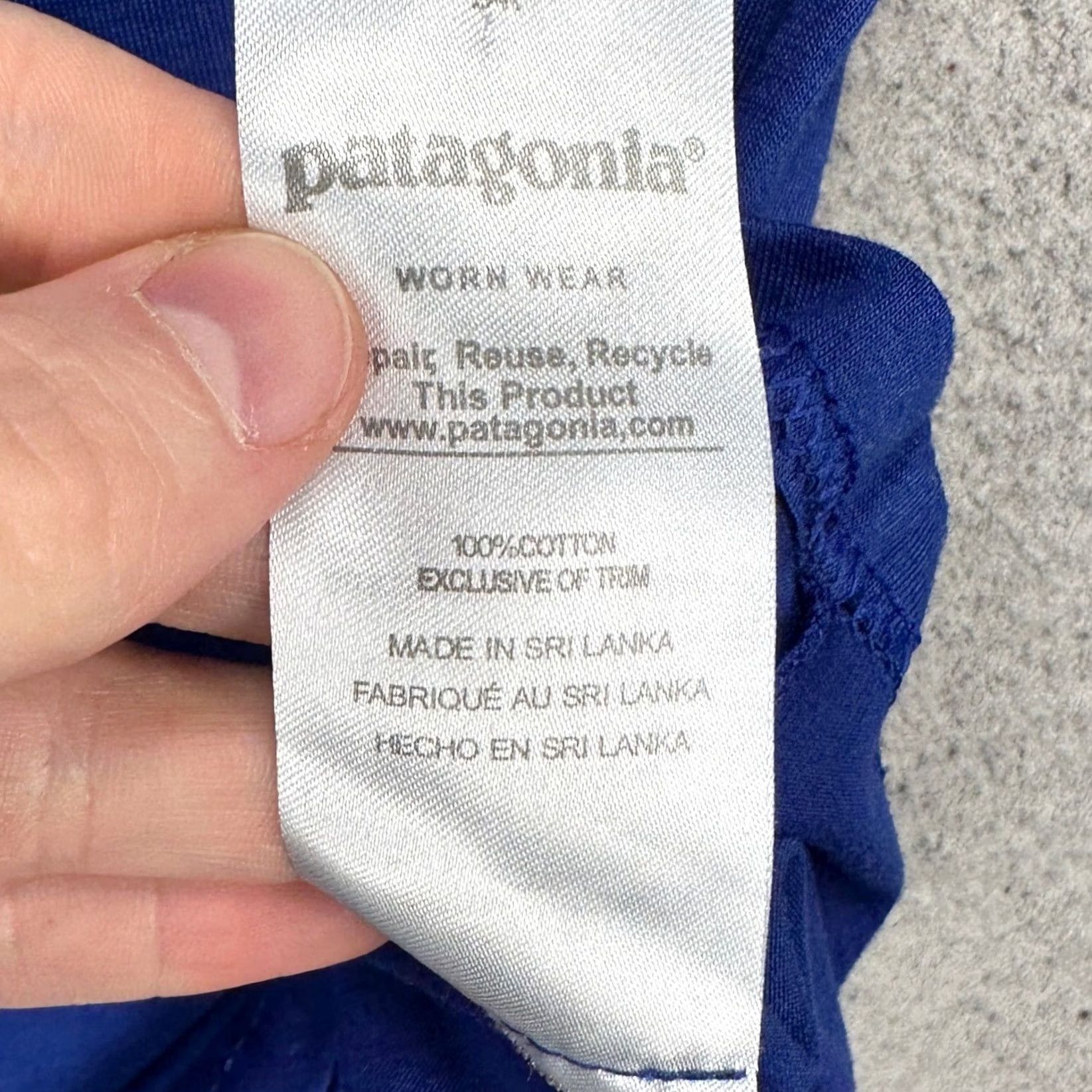 Patagonia Patagonia Men T-Shirt Medium Blue Crew Neck Long Sleeve 100% Cotton Adult Mens Tee Regular Fit Breathable Solid Size US M / EU 48-50 / 2 - 5 Thumbnail