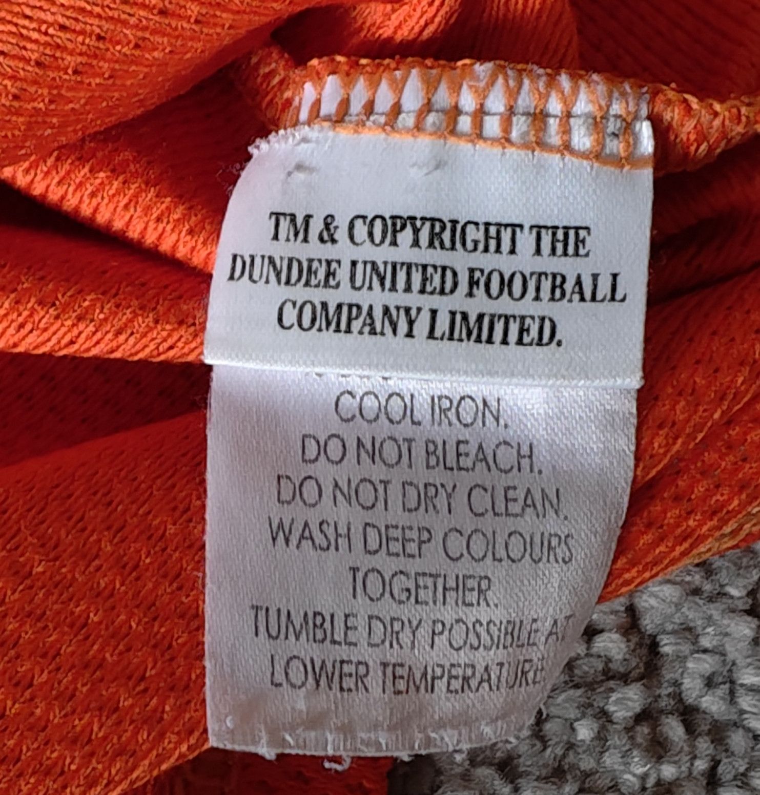 Other Dundee United 2000 Home jersey Scotland TFG Size US M / EU 48-50 / 2 - 7 Thumbnail