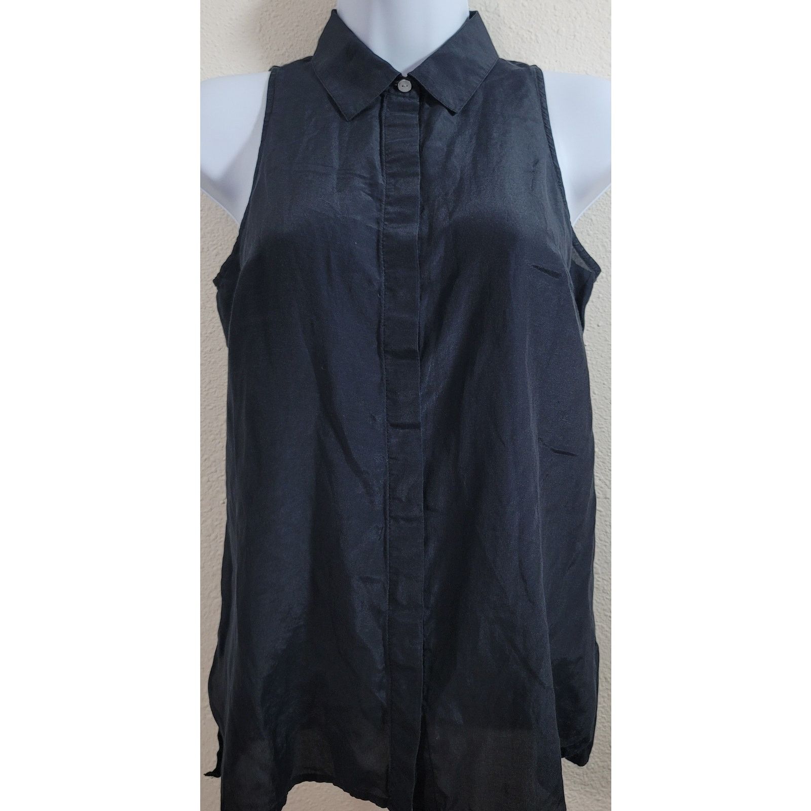 Ann Taylor Ann Taylor Black Hidden Button Sleeveless Top 2 Hi Low Hem Size XS / US 0-2 / IT 36-38 - 1 Thumbnail