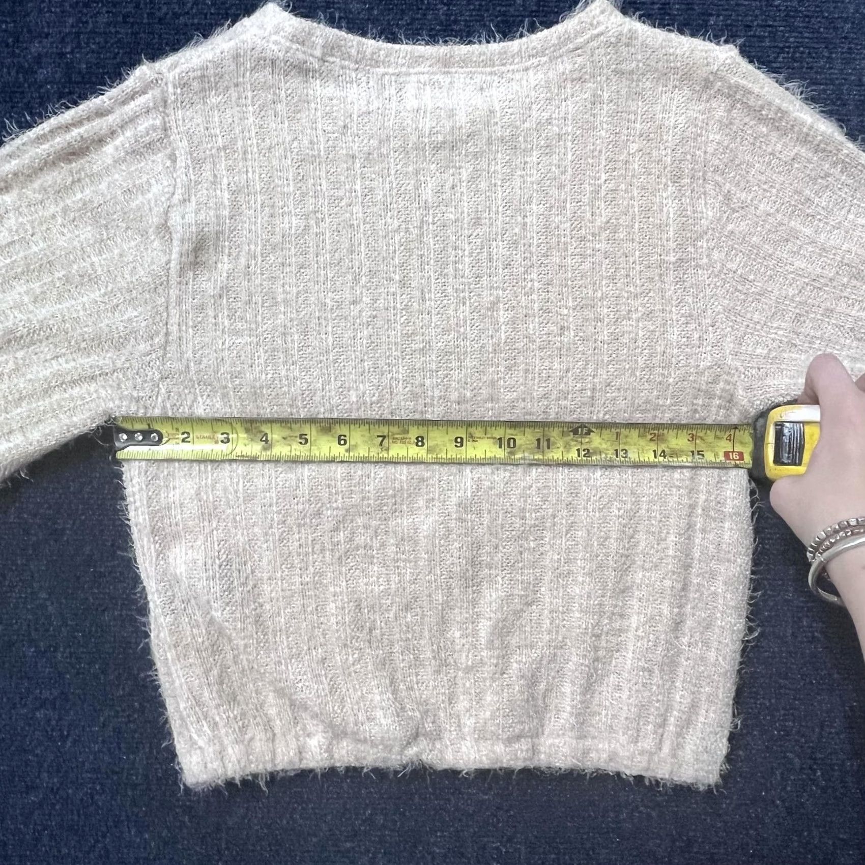 Vintage Altar'd State Sweater Womens Small Beige Fuzzy Ribbed Knit Cropped Pullover Size S / US 4 / IT 40 - 3 Thumbnail